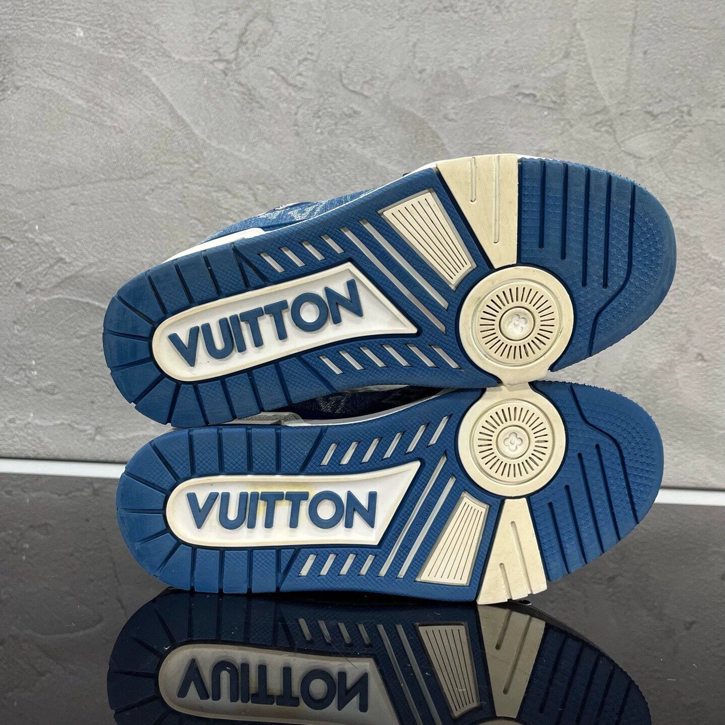 Louis Vuitton LV Trainer Blue White Denim UK2.5/EU36.5 98 New Size US 5 / IT 35 - 6 Thumbnail