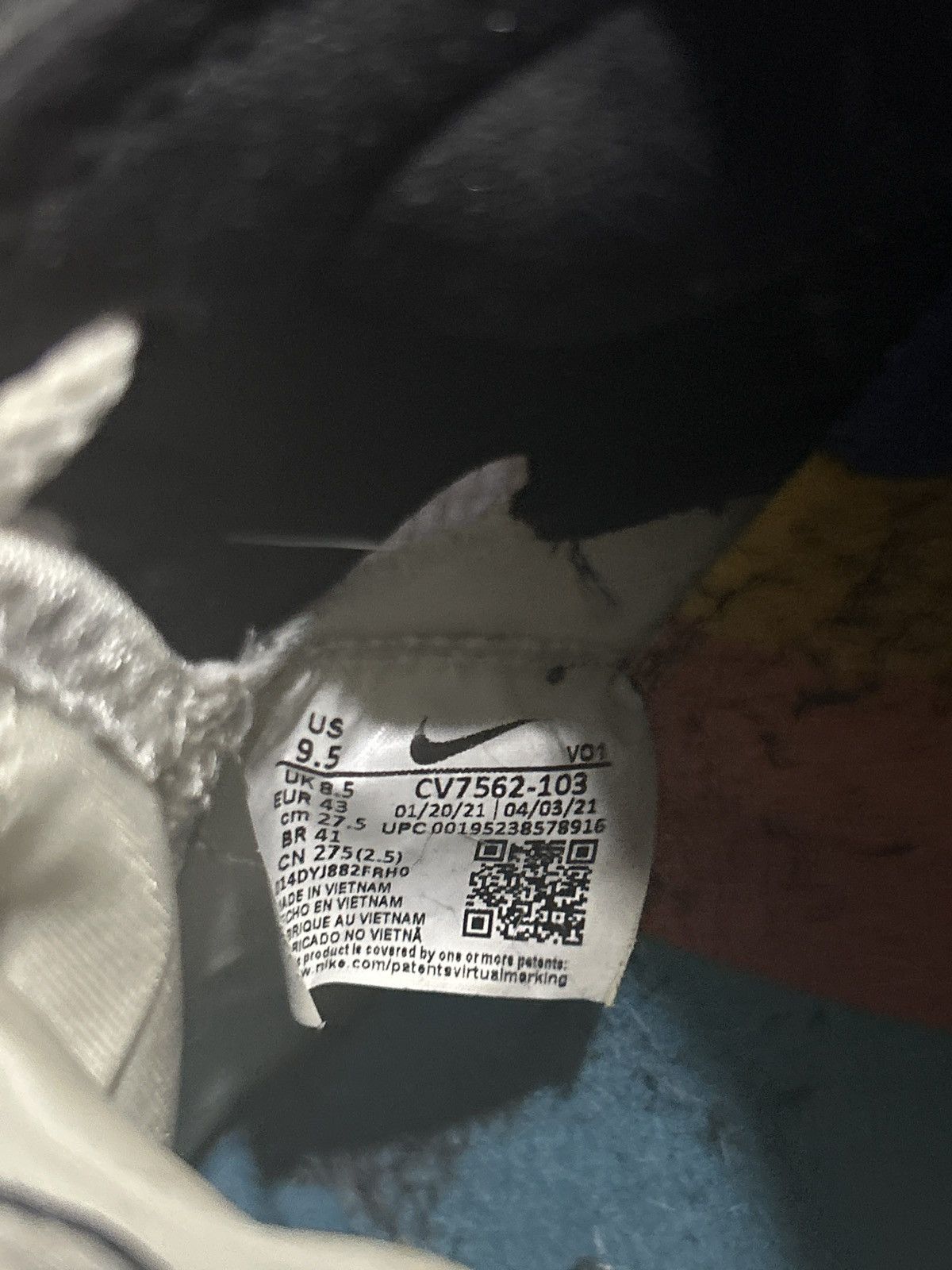 Nike Nike LeBron 18 Low “Sylvester vs Tweety” Size US 9.5 / EU 42-43 - 6 Thumbnail