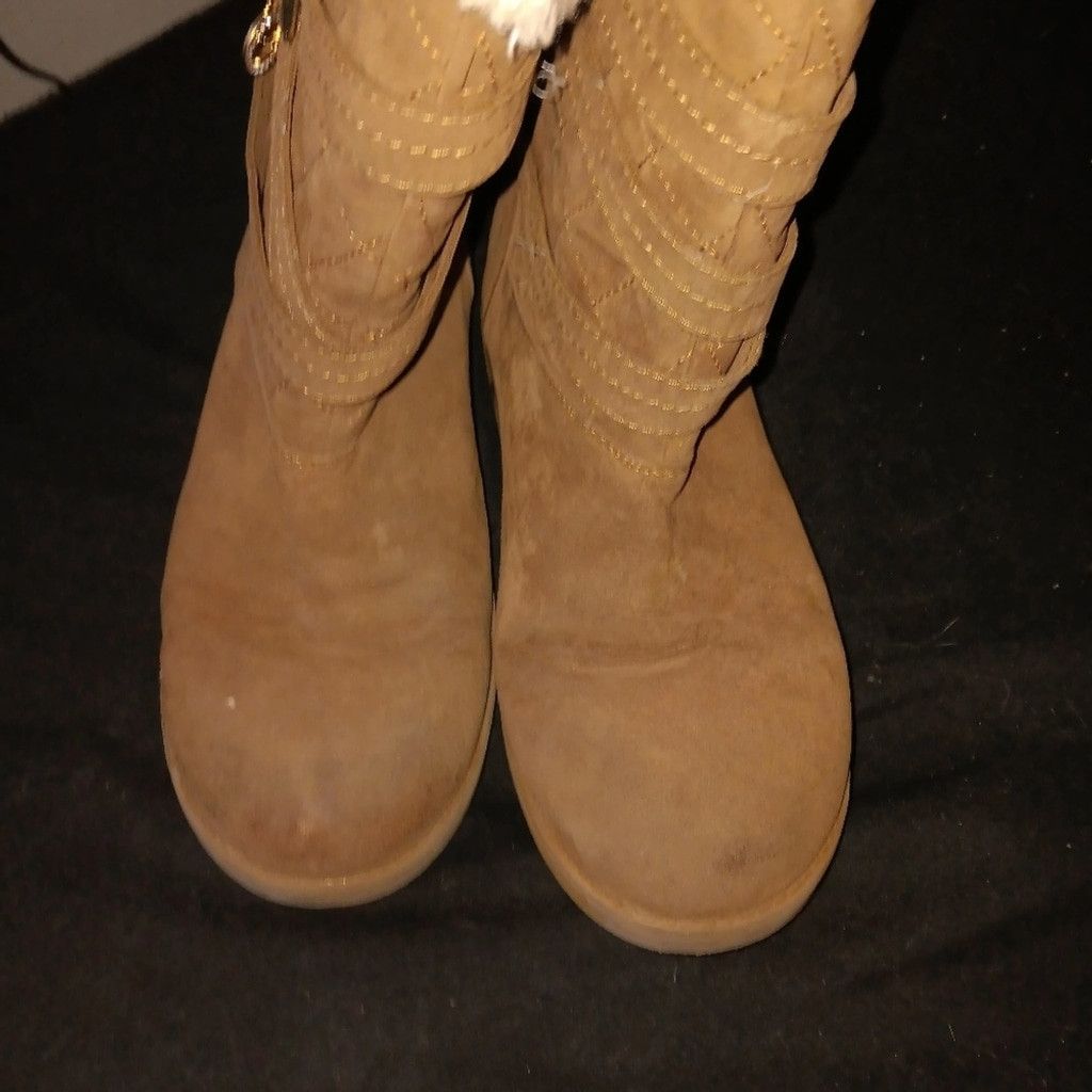 Guess G by Guess, snow boots, Size 9.5, euc Size US 9.5 / IT 39.5 - 2 Thumbnail