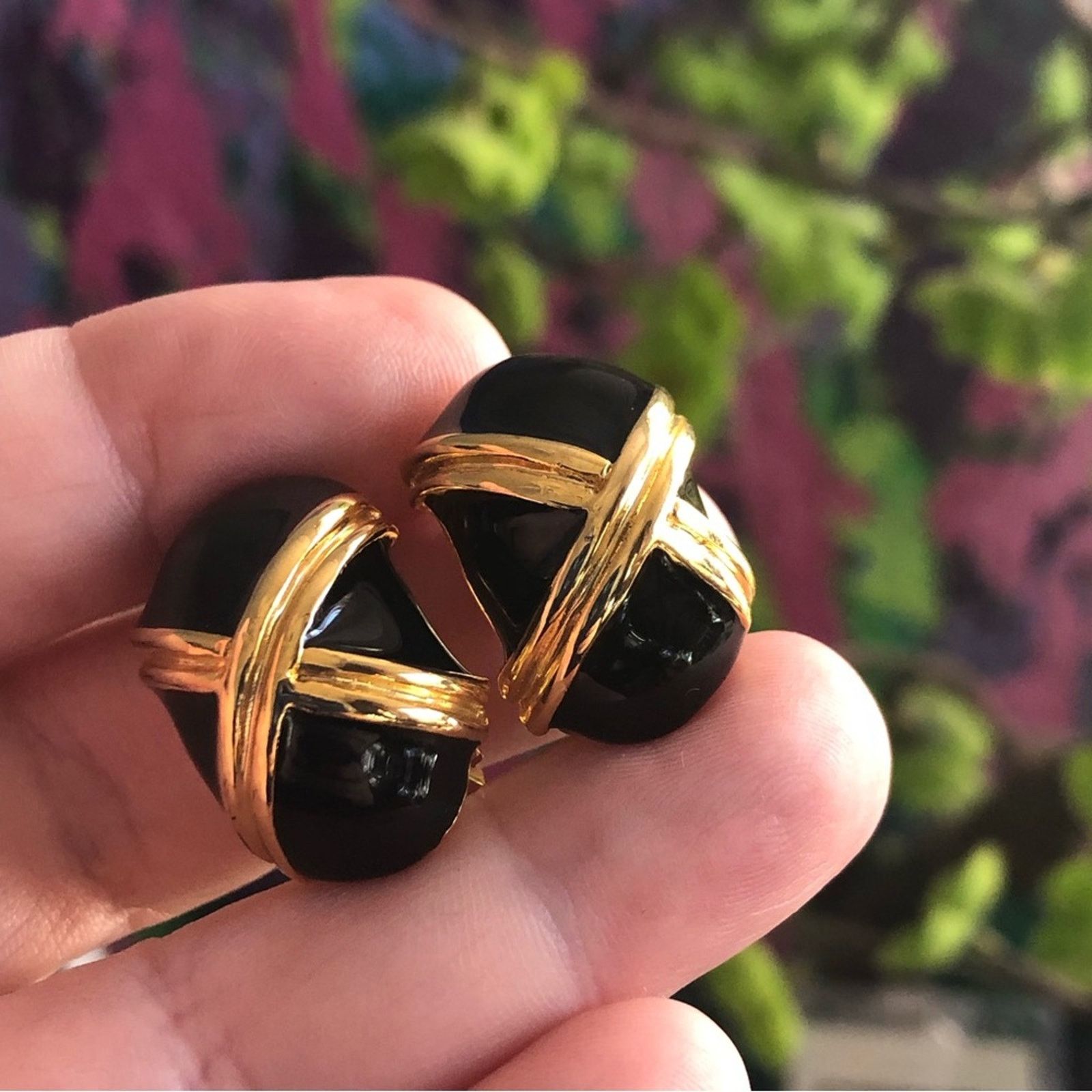Vintage Vintage black and gold clip on earrings Size ONE SIZE - 1 Thumbnail