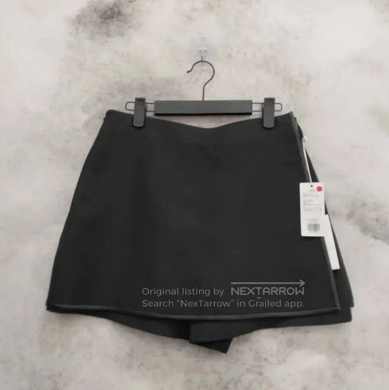 Valentino Valentino Black A-Line Skirt in Size L . Size 35" - 1 Thumbnail