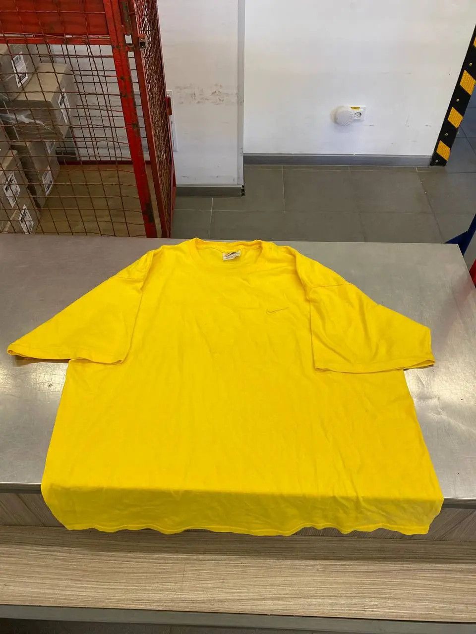 Nike Nike Vintage Made in USA T Shirt XL Yellow Size US XL / EU 56 / 4 - 1 Thumbnail