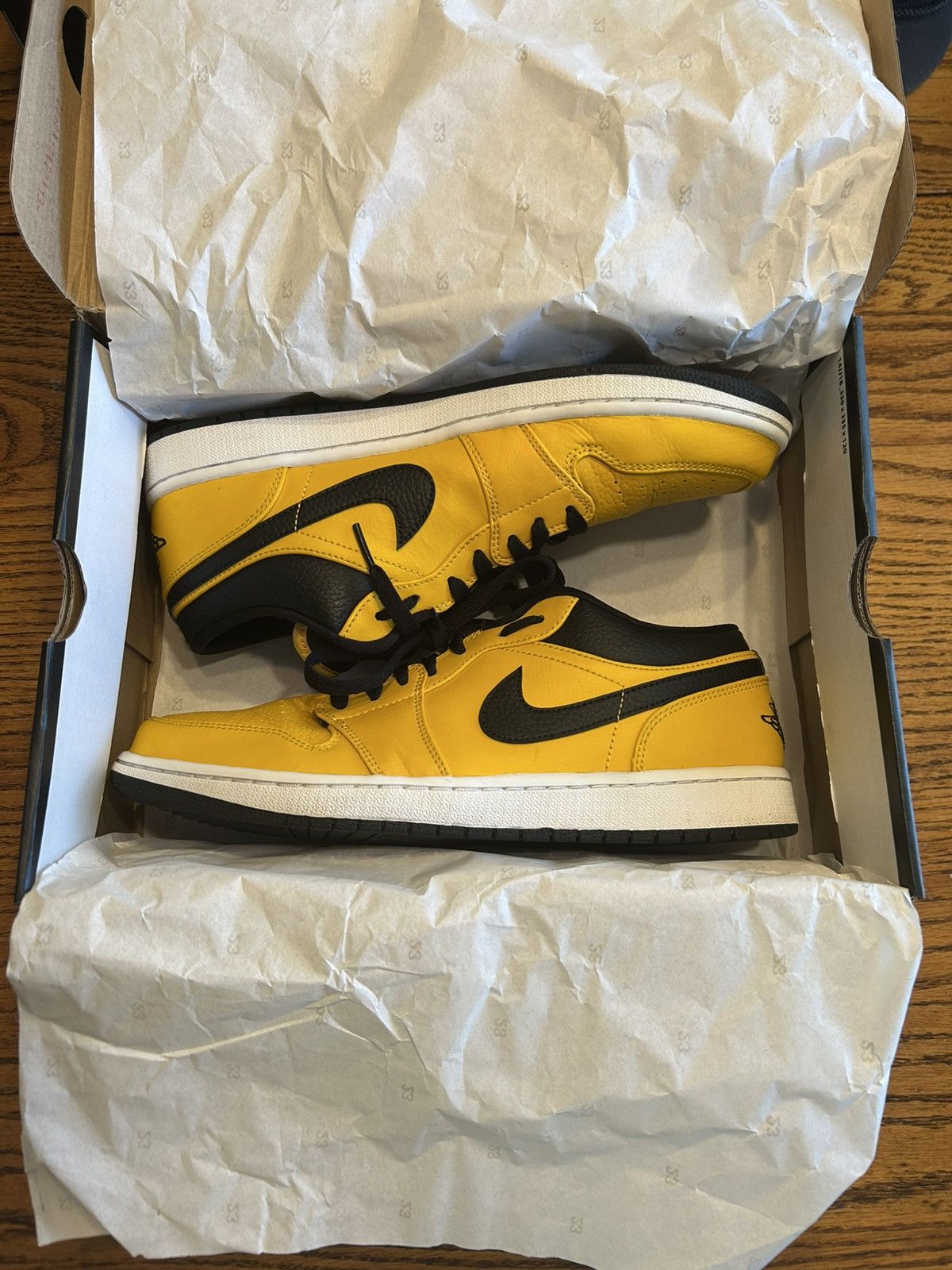 Jordan Brand Air Jordan 1 Low University Gold Size US 11 / EU 44 - 1 Thumbnail