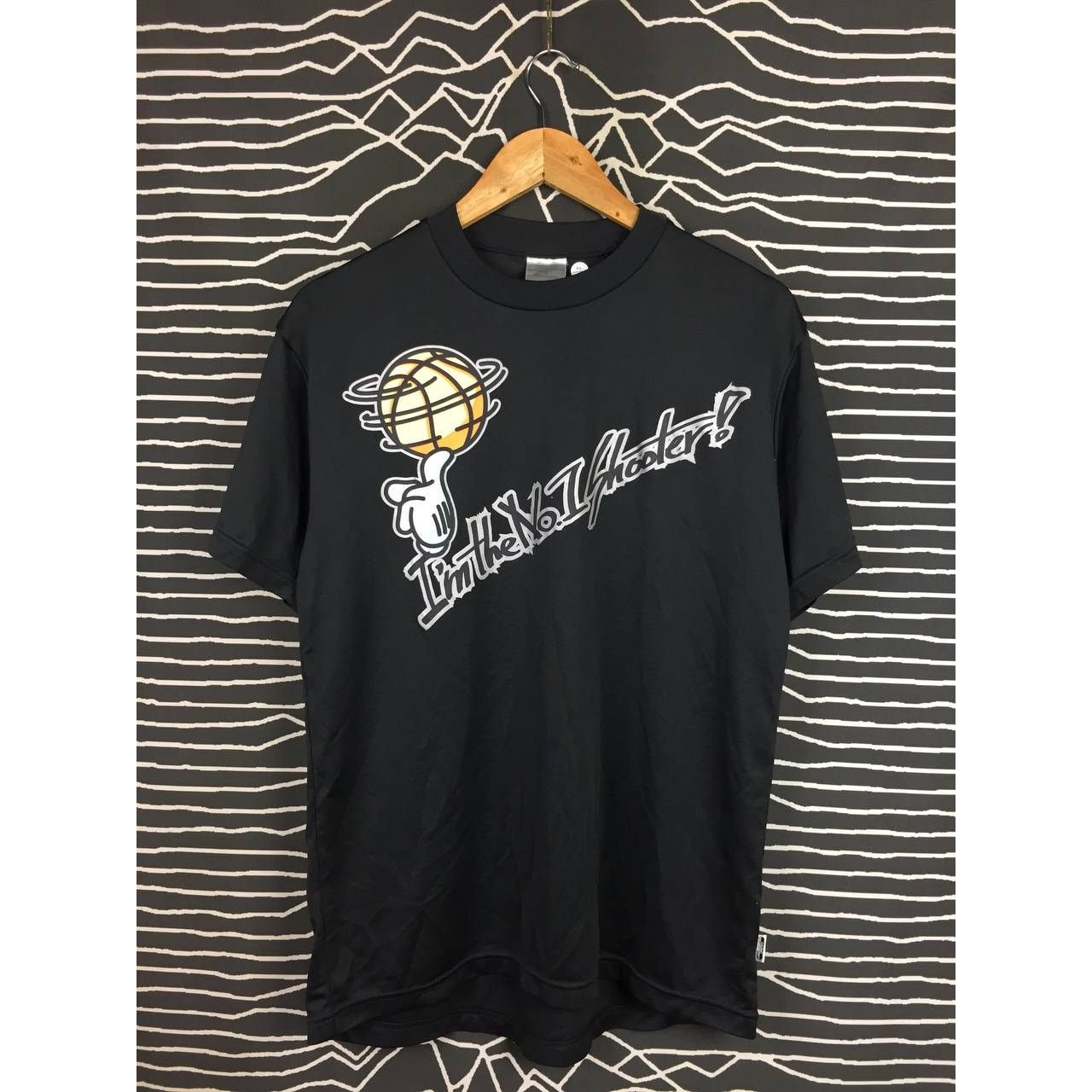 Disney × Mizuno Mizuno X Disney Sport Mickey Shooting King Athleticwear Tee Size US M / EU 48-50 / 2 - 1 Thumbnail