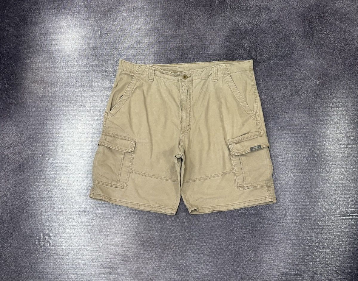 Vintage Vintage Wrangler Y2K Utility Hype USA Baggy Cargo Shorts Size US 40 / EU 56 - 1 Thumbnail