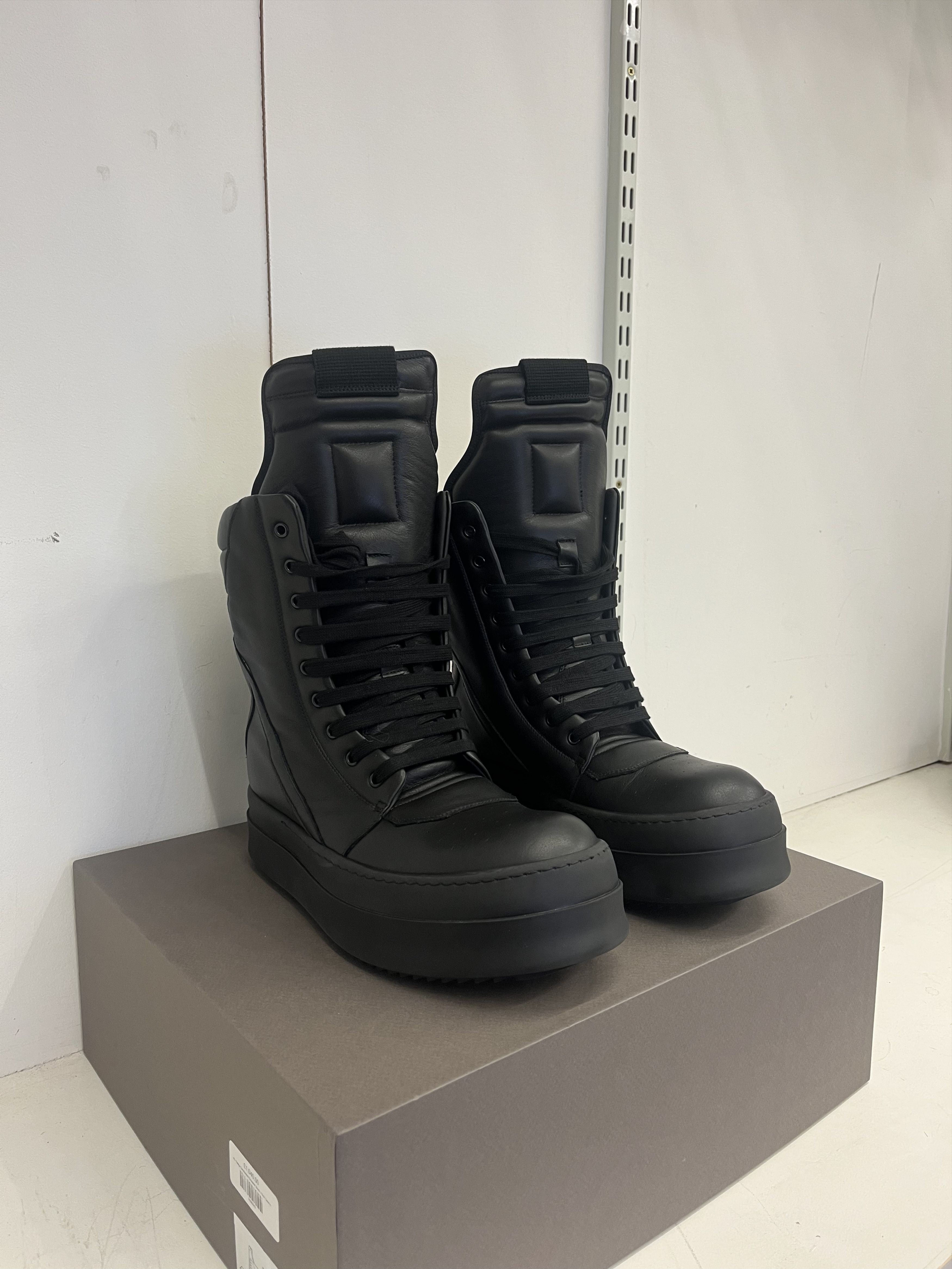 靴 RICK OWENS Hi-Top Geobasket 43 Rick Owens Geobasket high-top Leather Sneakers | Black