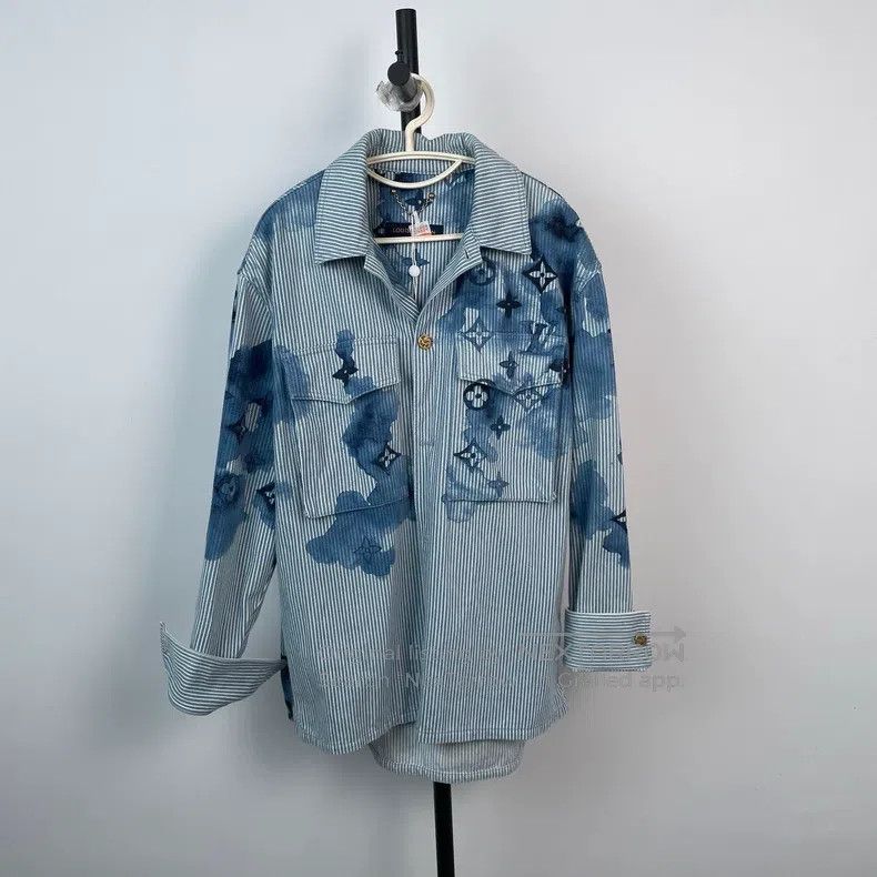 Louis Vuitton Louis Vuitton Light blue logo jacket Size US S / EU 44-46 / 1 - 1 Thumbnail