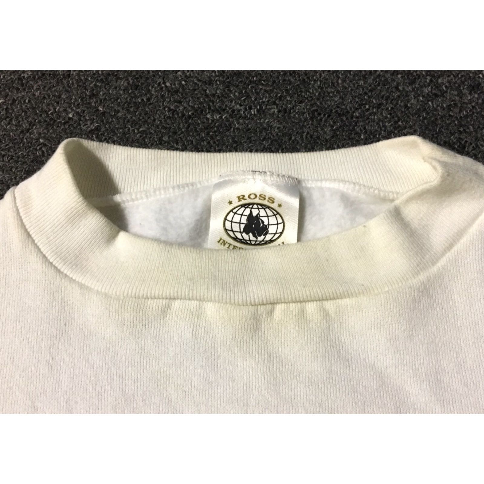 Vintage VINTAGE Christmas Bears Candy Cane Sweatshirt L Adults White 90s 80s USA Ross Sportswear Men Pullover Cartoon Holiday Art Christmas Bears Size US L / EU 52-54 / 3 - 4 Thumbnail
