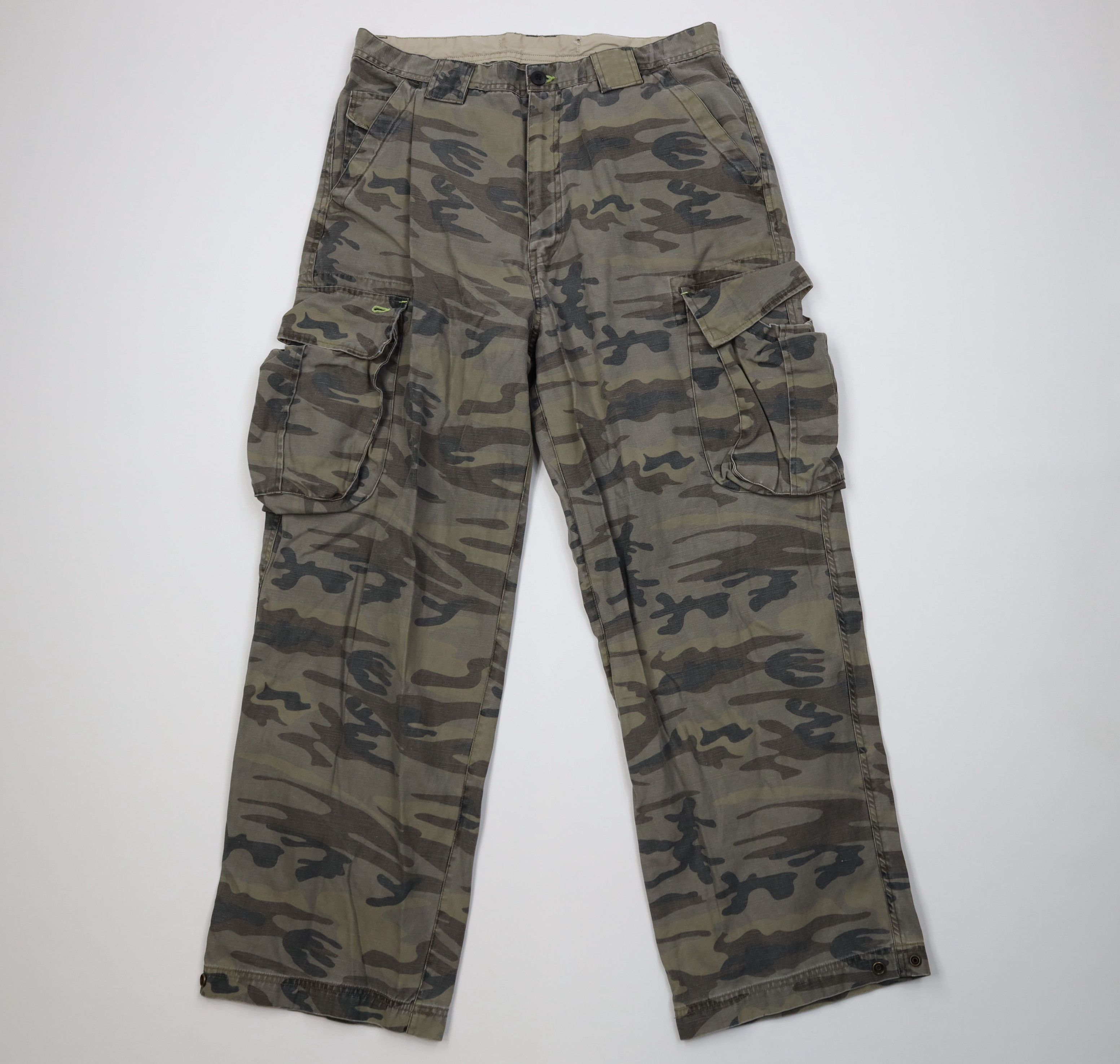 Vintage Vintage Y2K Streetwear Baggy Wide Leg Cargo Pants Camouflage Size US 34 / EU 50 - 1 Thumbnail