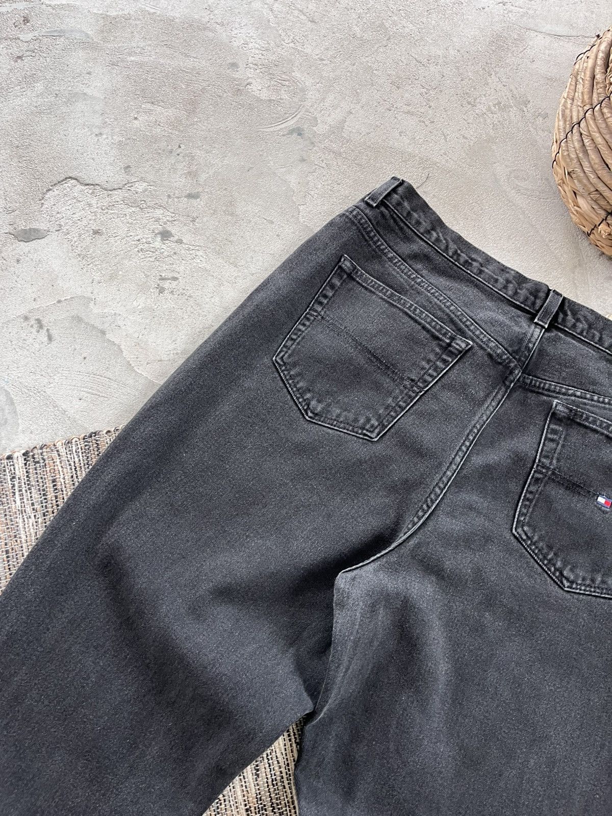 Tommy Hilfiger Vintage Tommy Hilfiger Black Grey Straight Denim Jeans Y2K Size US 34 / EU 50 - 13 Thumbnail