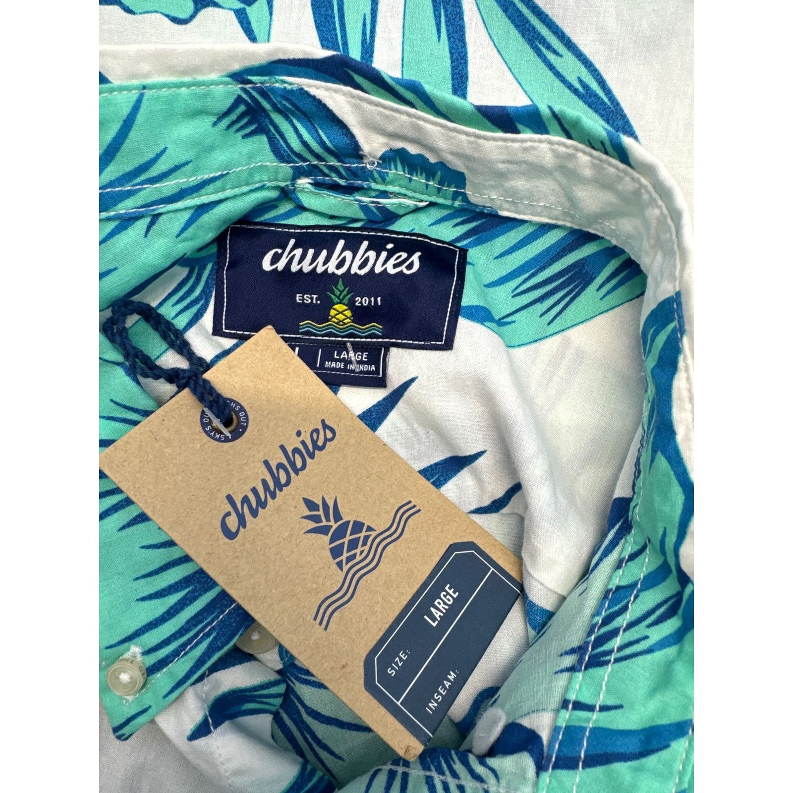 Chubbies Chubbies Friday White Blue Short Sleeve Button-up men sz L Size US L / EU 52-54 / 3 - 5 Thumbnail