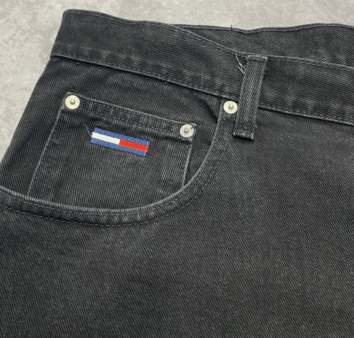 Tommy Jeans 90’s Vintage Tommy Jeans Baggy Fit Black Denim Jeans 36/30 Size US 36 / EU 52 - 2 Thumbnail