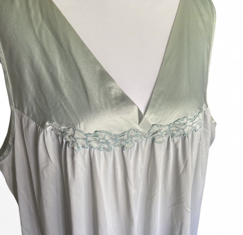 Other Vintage Vanity Fair Blue Embroidered Floral Slip Dress Sz XL Size ONE SIZE - 10 Thumbnail