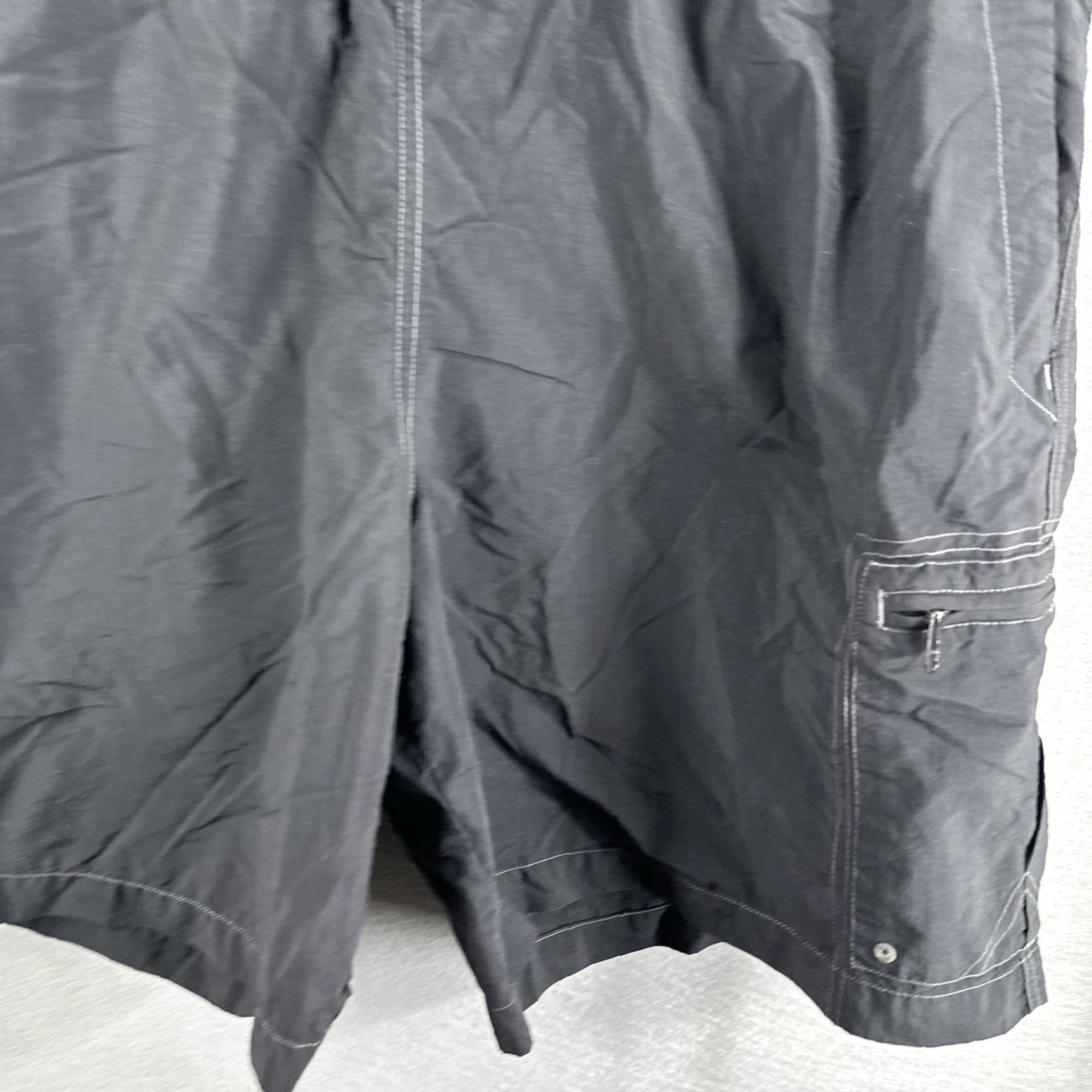 Vintage Columbia Mens XL Shorts Pull On Outdoor Cargo Pocket Black Lightweight Polyester Inseam 9in Classic Fit Size US 36 / EU 52 - 3 Thumbnail