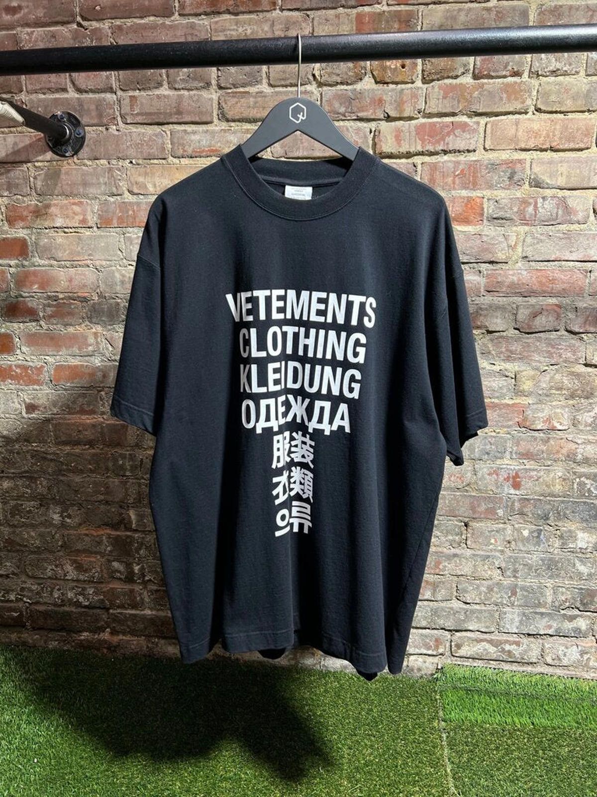 Vetements Vetements Black Translation Logo T-shirt Sz. XS Size US XS / EU 42 / 0 - 1 Thumbnail