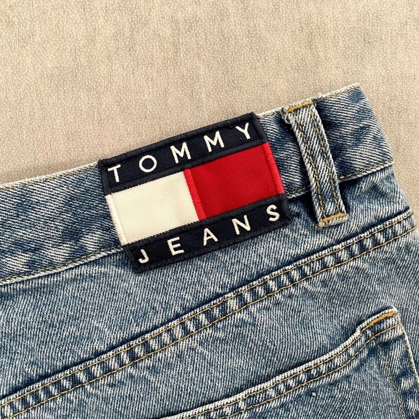 Tommy Hilfiger VINTAGE Tommy Hilfiger Shorts Denim Blue 36 Jeans Short Men 5-Pocket Design Casual Streetwear Y2K Size US 36 / EU 52 - 3 Thumbnail