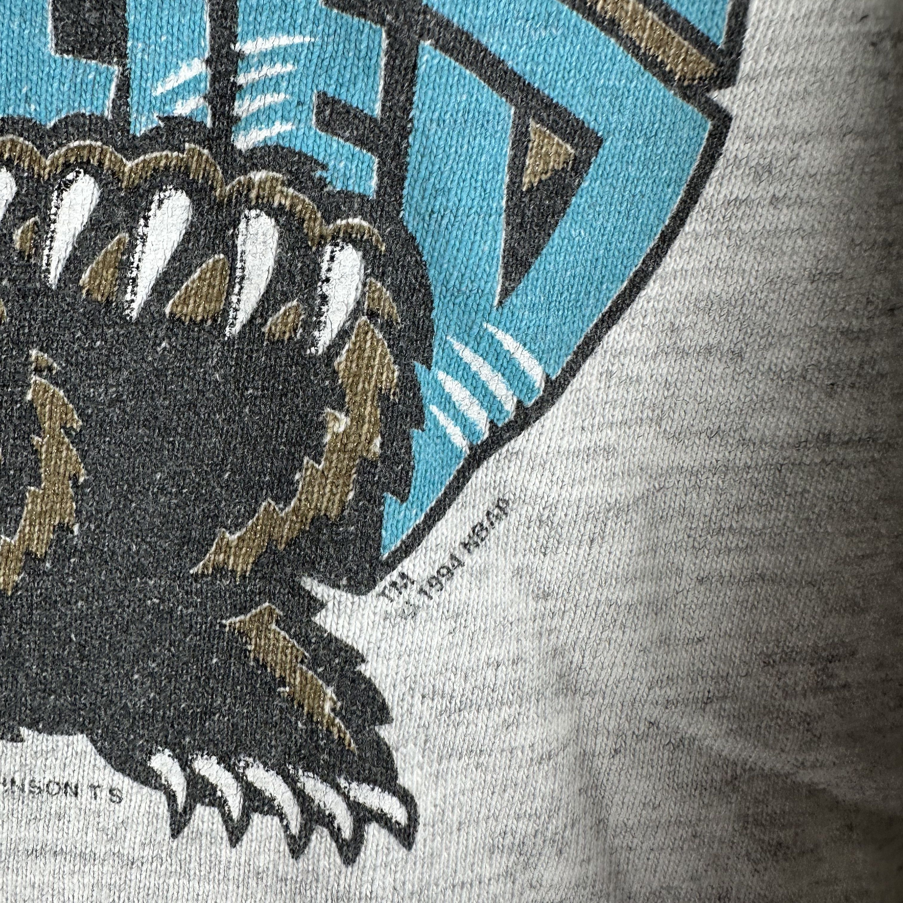 Vintage Vintage 1994 Vancouver Grizzlies NBA Graphic Large T-Shirt Size US L / EU 52-54 / 3 - 3 Thumbnail