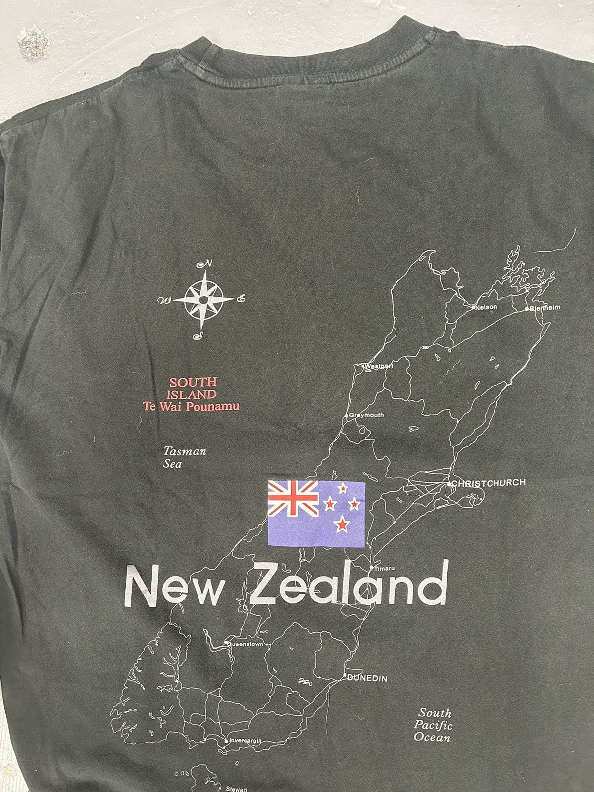 Vintage Crazy Vintage Y2K New Zealand Black Graphic Art Tee Shirt Size US XXL / EU 58 / 5 - 2 Thumbnail