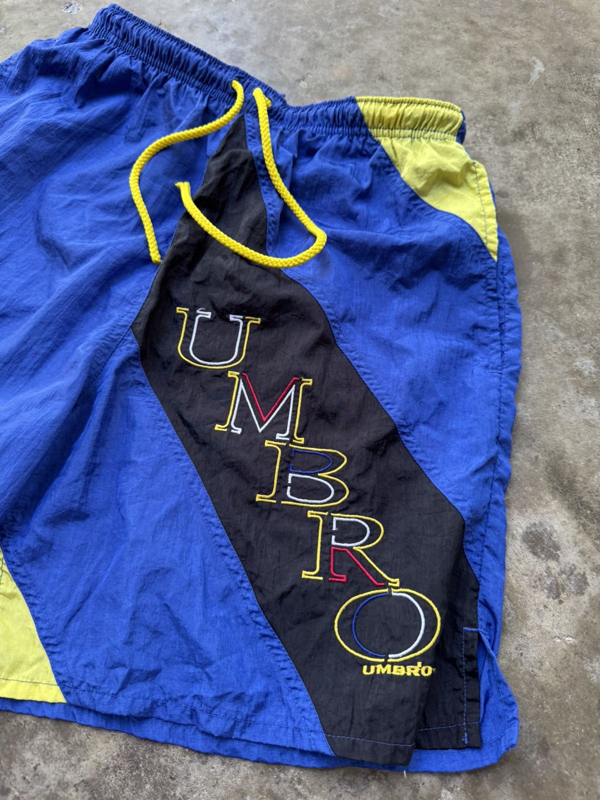 Umbro Vintage 90s Umbro Soccer Shorts Size US 32 / EU 48 - 2 Thumbnail