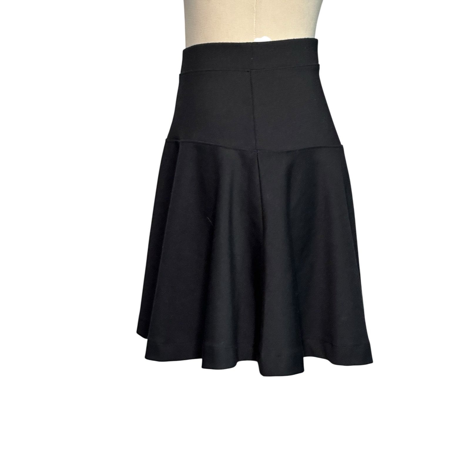 Old Navy Old Navy black pull on A line mini skirt size Small Size 30" / US 8 / IT 44 - 13 Thumbnail