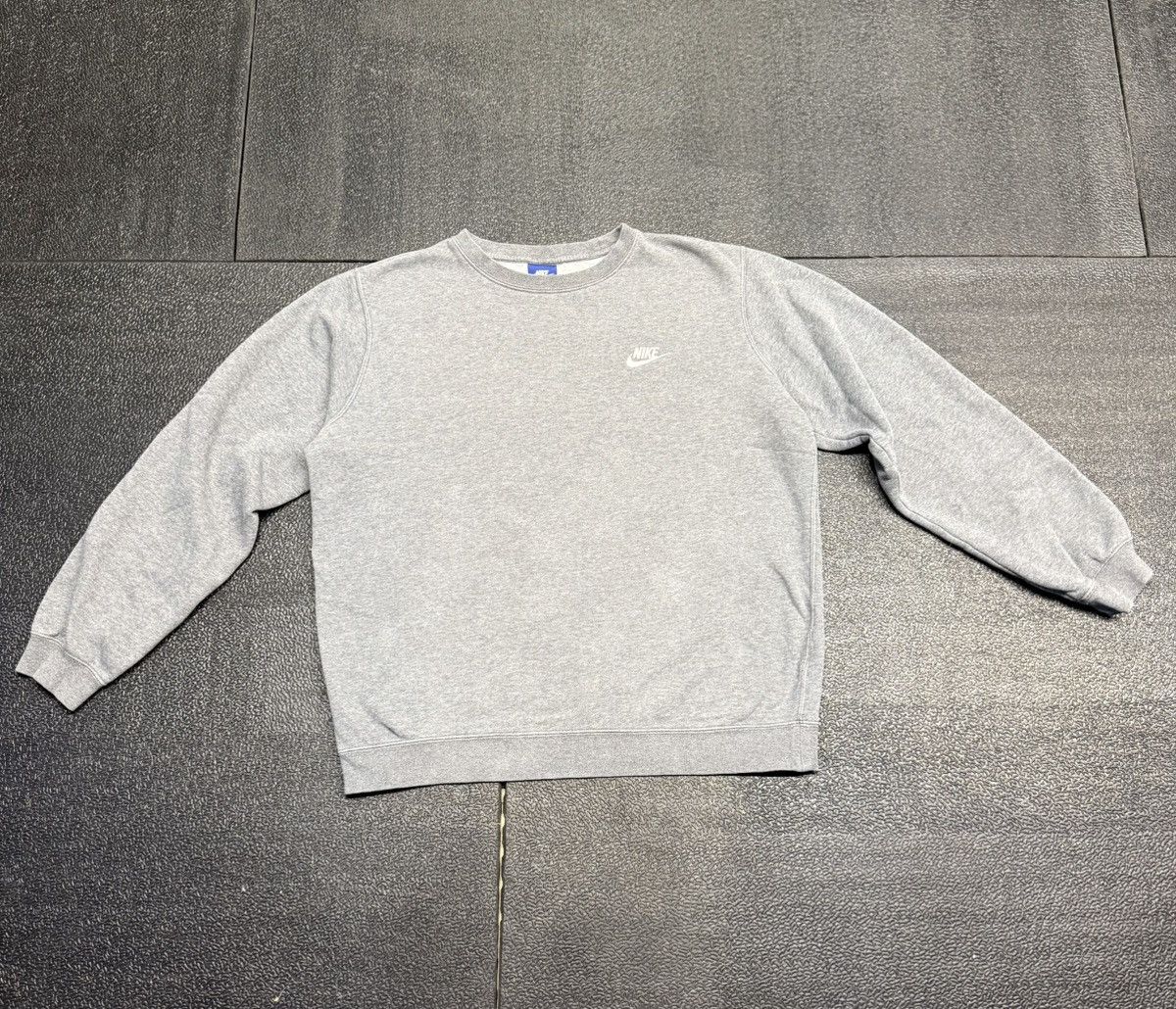 Nike Nike Grey Men’s Crewneck Sweatshirt - Classic Fit Size US M / EU 48-50 / 2 - 1 Thumbnail