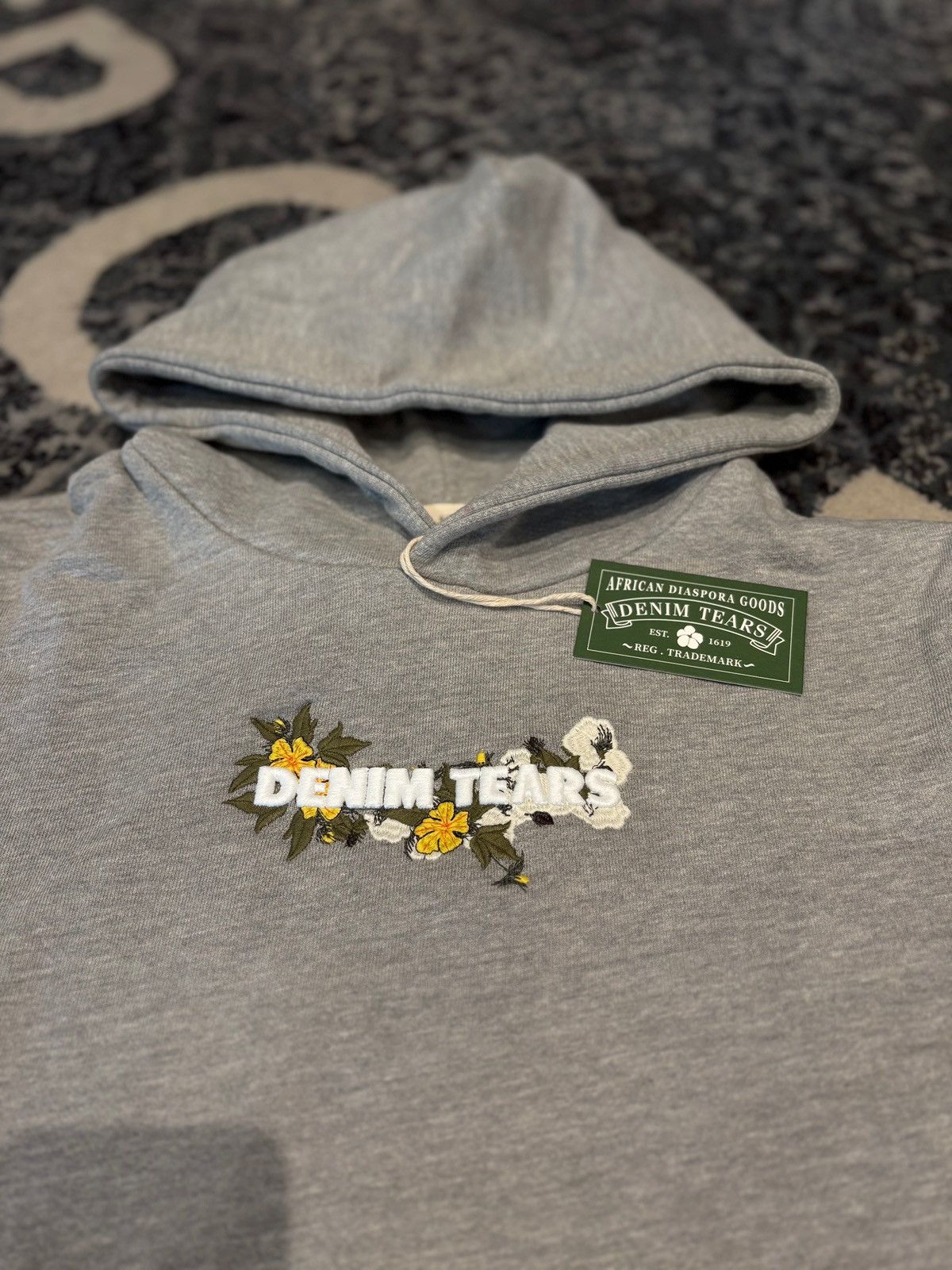 DENIM TEARS Denim Tears Gray Floral Logo Hoodie DS Size Large Size US L / EU 52-54 / 3 - 2 Thumbnail