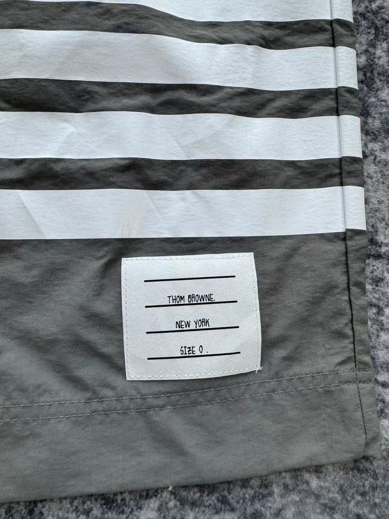 Thom Browne Thom Browne size0 Gray beach shorts Size US 26 / EU 42 - 4 Thumbnail
