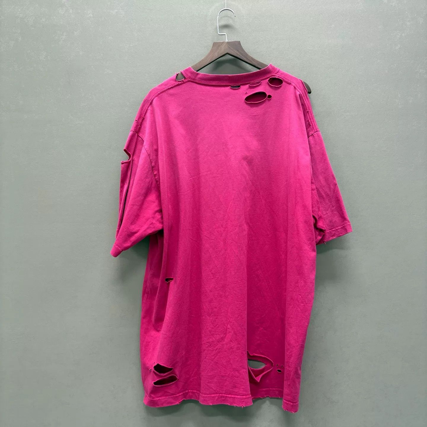 Balenciaga Balenciaga Distressed Logo Crewneck T-Shirt M Size US M / EU 48-50 / 2 - 2 Thumbnail