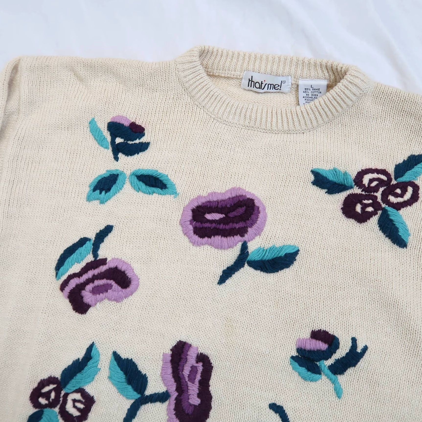 Vintage VINTAGE 90s cream and purple floral embroidered knit sweater L Size L / US 10 / IT 46 - 2 Thumbnail