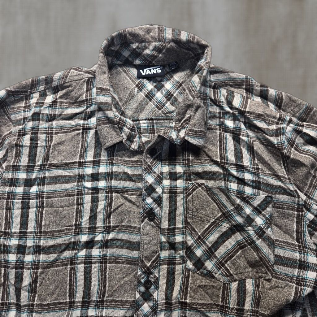 Van Heusen VINTAGE Van Heusen Shirt Plaid Gray Flannel Cotton Adult 2XL Button-Up Long Sleeve Relaxed Mens XXL Gray Plaid Shirt Size US XXL / EU 58 / 5 - 1 Thumbnail