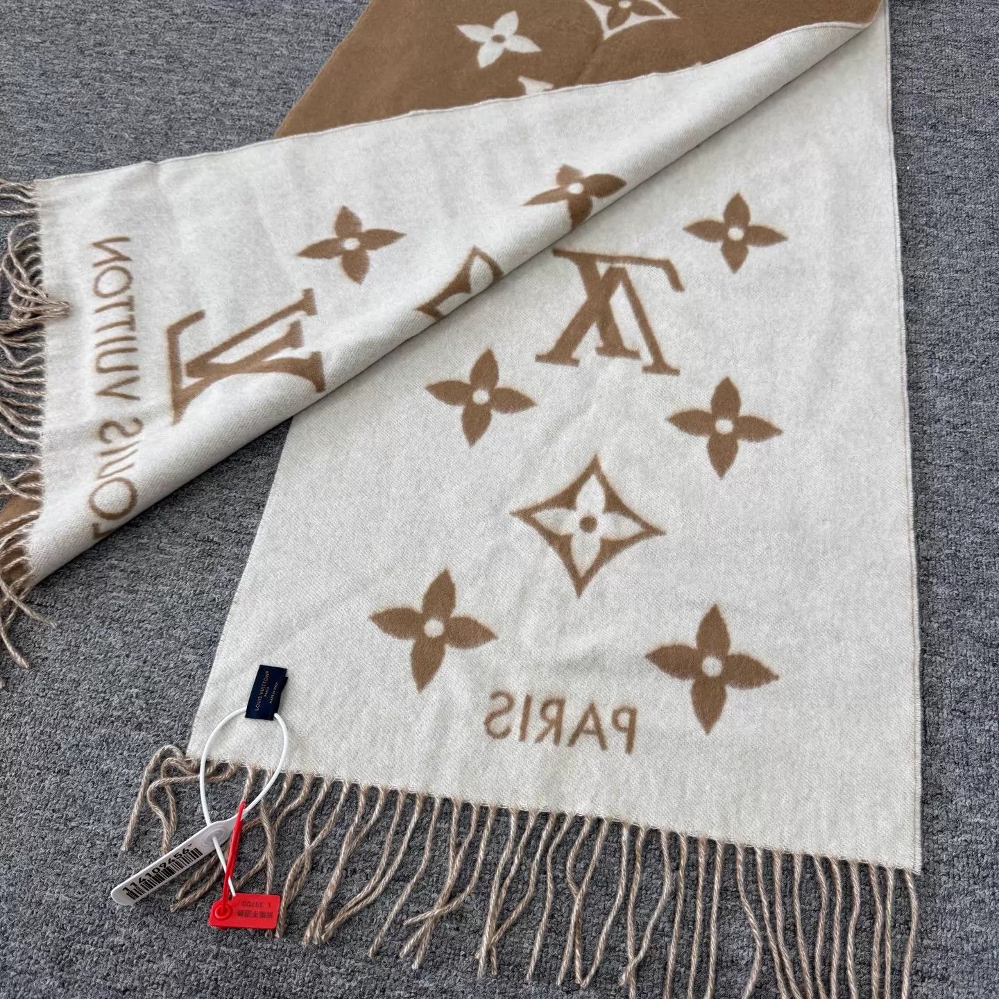 Louis Vuitton LV double monogram camel white fringe scarf mint Size ONE SIZE - 4 Thumbnail