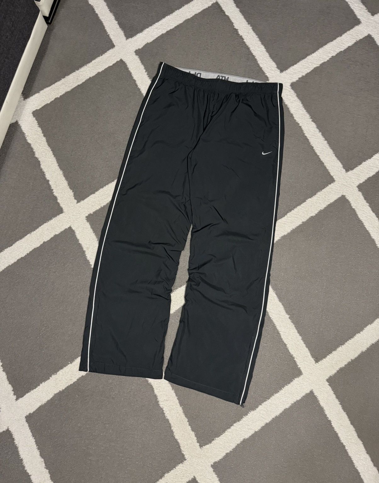 Nike × Vintage Vintage 00’s Y2K Nike Swoosh Parachute Loose Fit Sweatpants Size 28" / US 6 / IT 42 - 2 Thumbnail
