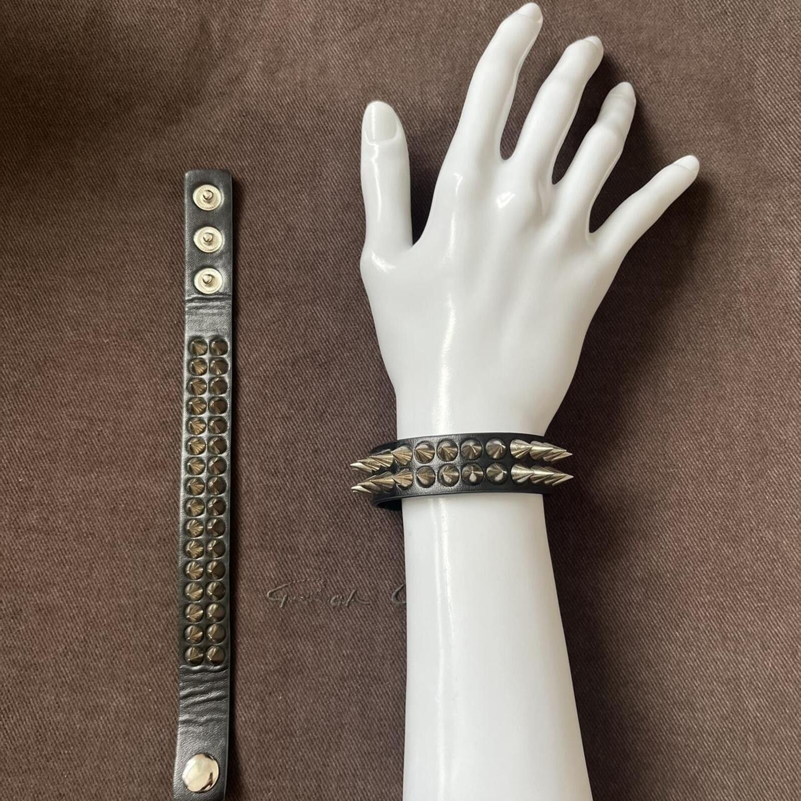 Other Black pleather spiked wrist cuff Size ONE SIZE - 1 Thumbnail