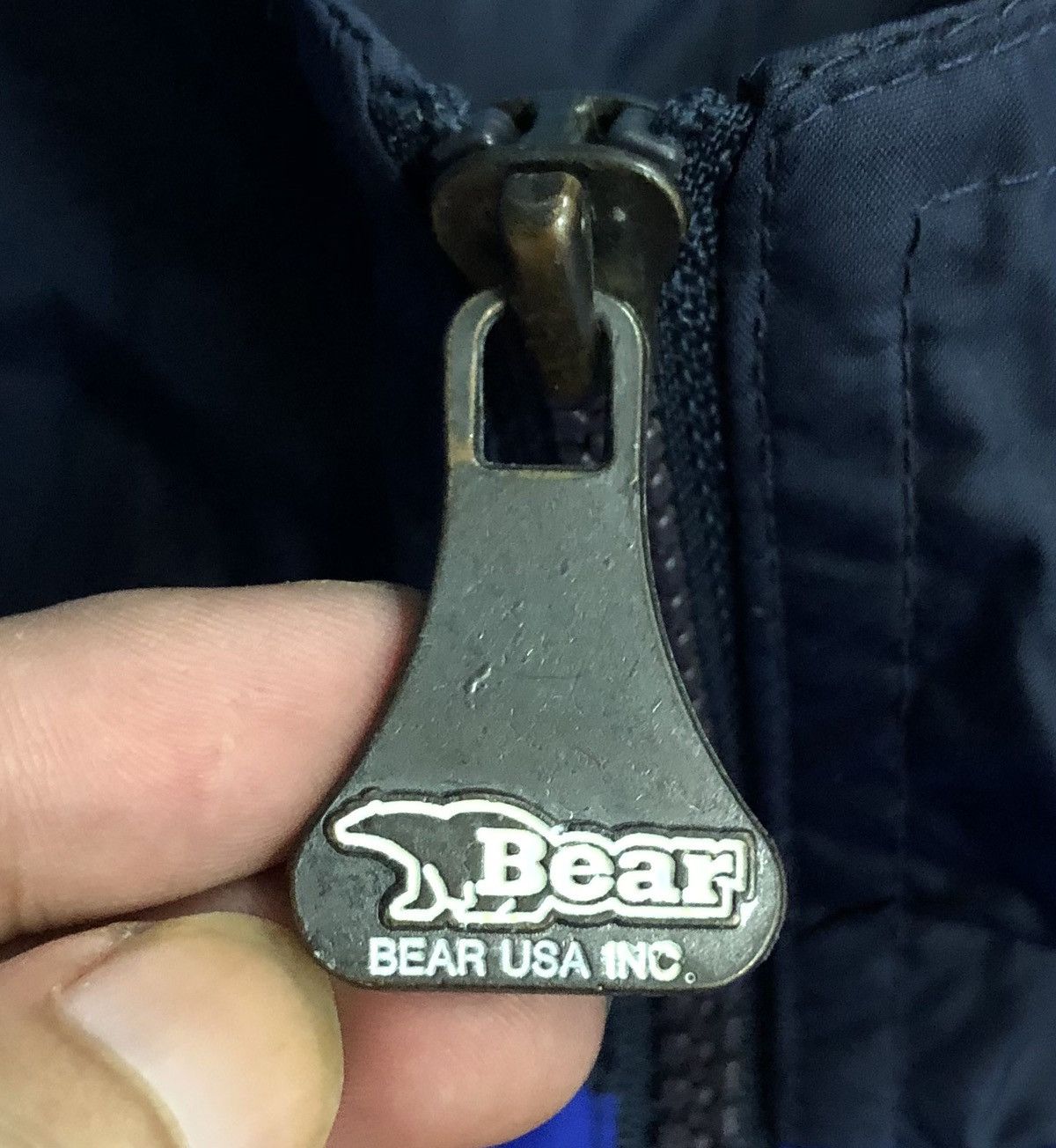 Vintage Vintage Bear USA Windbreaker Jacket Medium Blue Black Nylon Size US M / EU 48-50 / 2 - 4 Thumbnail