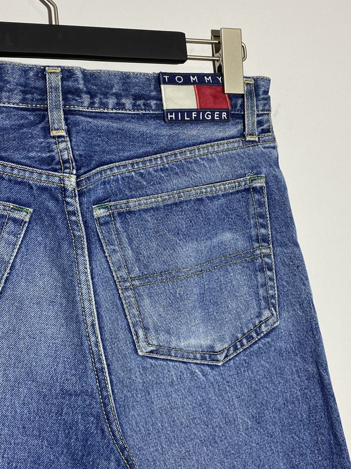 Tommy Hilfiger Vintage 90s Tommy Hilfiger Jeans Baggy Fit 32x34 Size US 32 / EU 48 - 7 Thumbnail