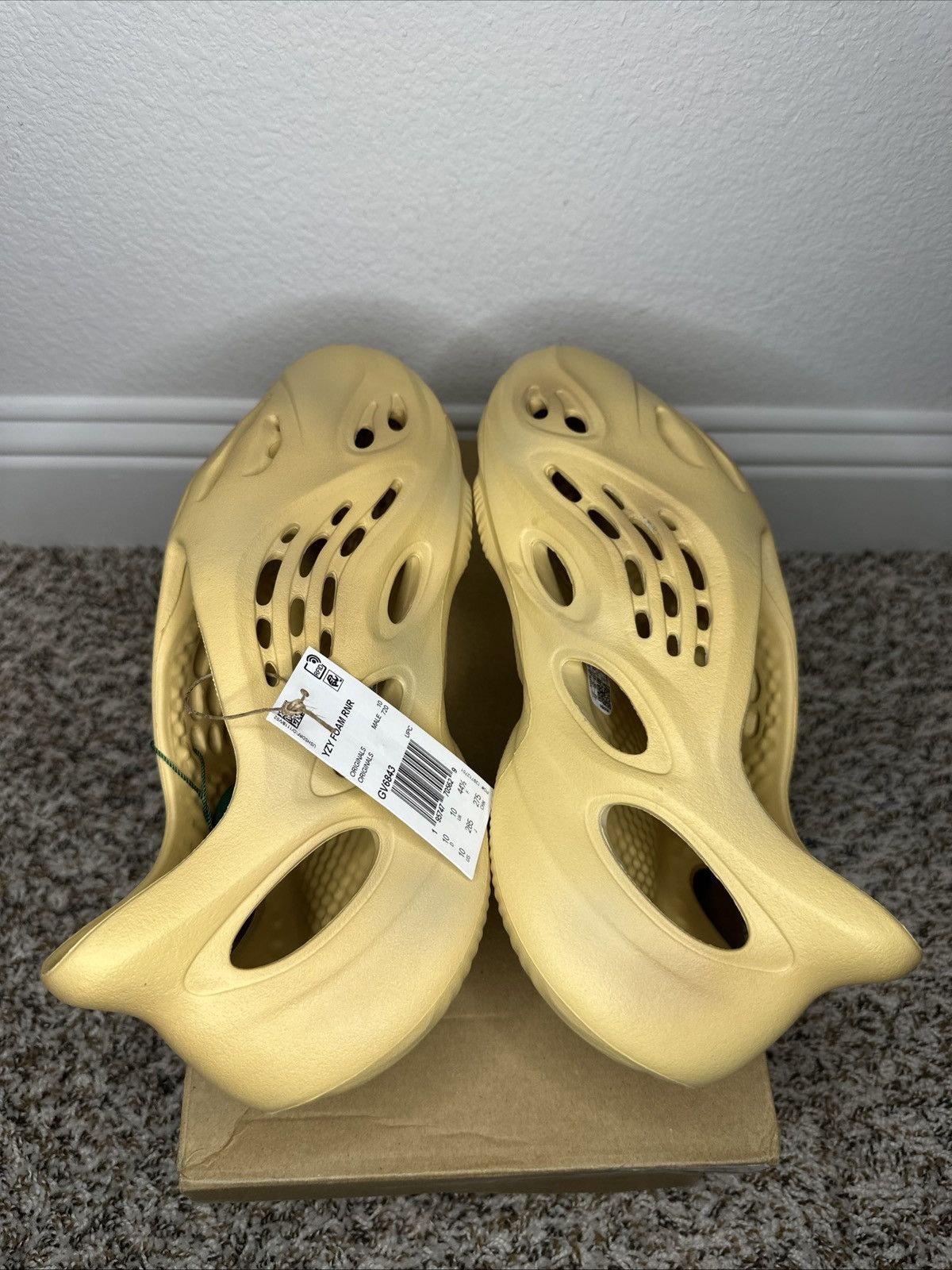 Adidas adidas Yeezy Foam Rnr Slip On Mens Casual Sandals Size US 10 / EU 43 - 5 Thumbnail