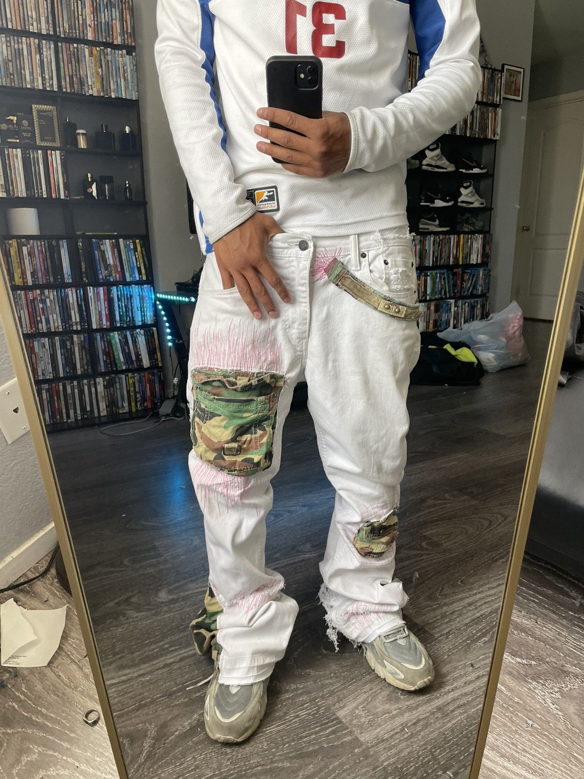 Levi's Custom 1of1 White X Camo flared Jeans Size US 33 - 6 Thumbnail