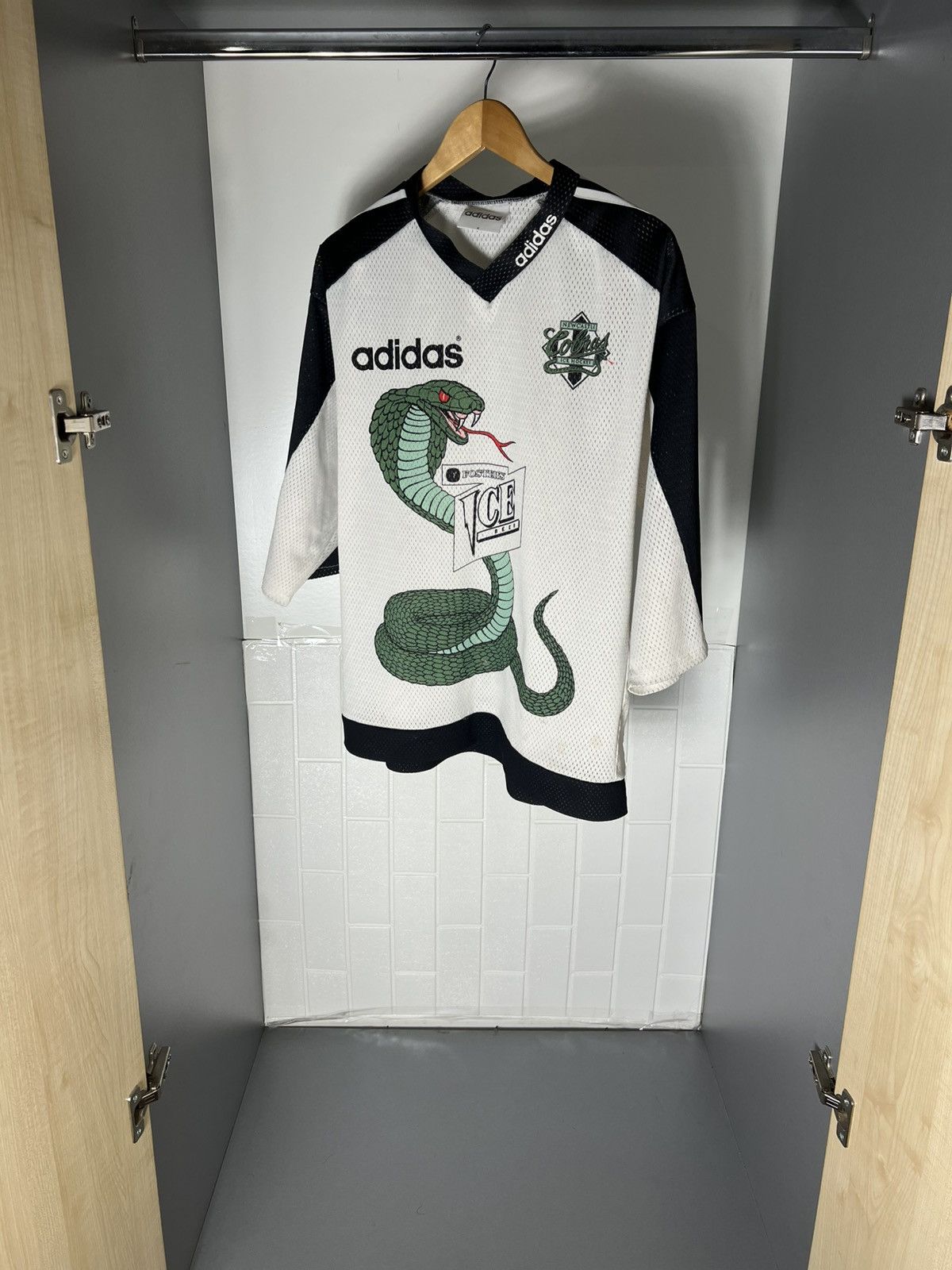 Adidas VINTAGE ADIDAS NEW CASTLE UNITED HOCKEY RETRO JERSEY Y2K 90s Size US S / EU 44-46 / 1 - 6 Thumbnail