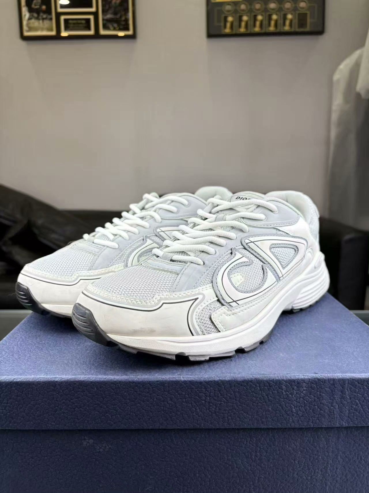 Dior Dior White Lowtop Sneakers 30 Men Size US 10 / EU 43 - 1 Thumbnail