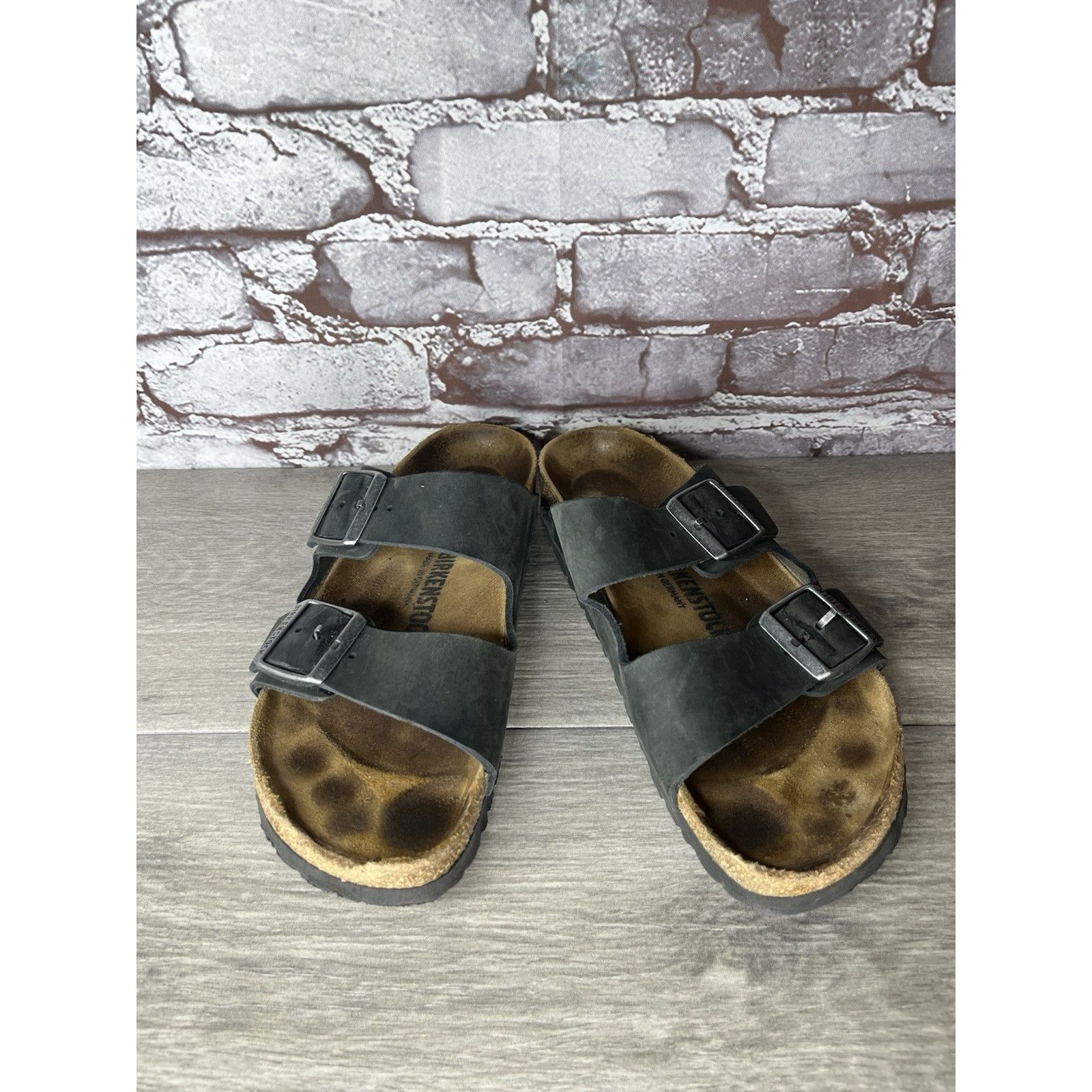 Birkenstock Birkenstock Arizona Black Leather Oiled Slides Sandals Women Size US 9 / IT 39 - 2 Thumbnail
