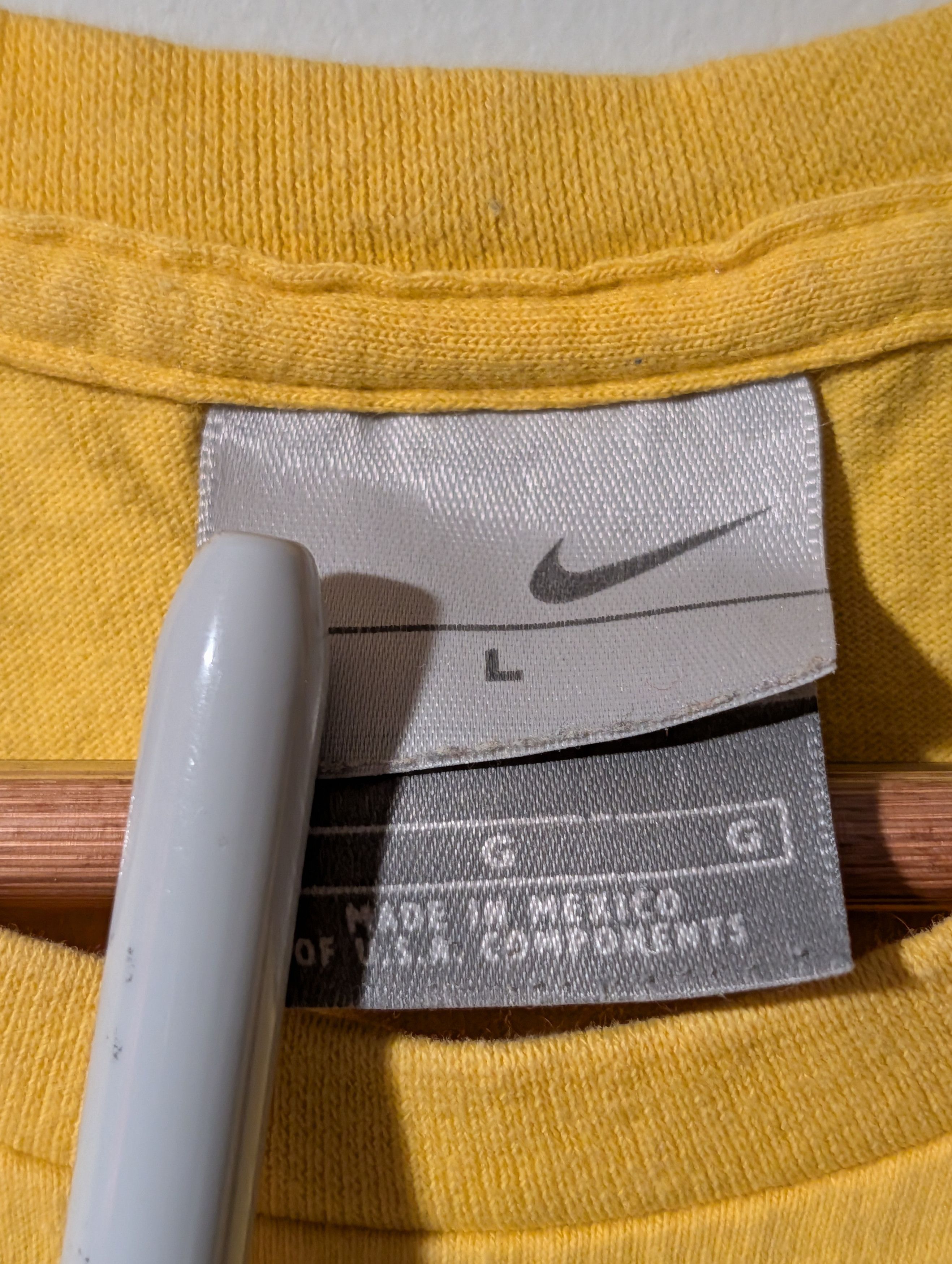 Nike Vintage Nike Mini Swoosh Essential Blank Silver Tag T-Shirt Size US L / EU 52-54 / 3 - 3 Thumbnail
