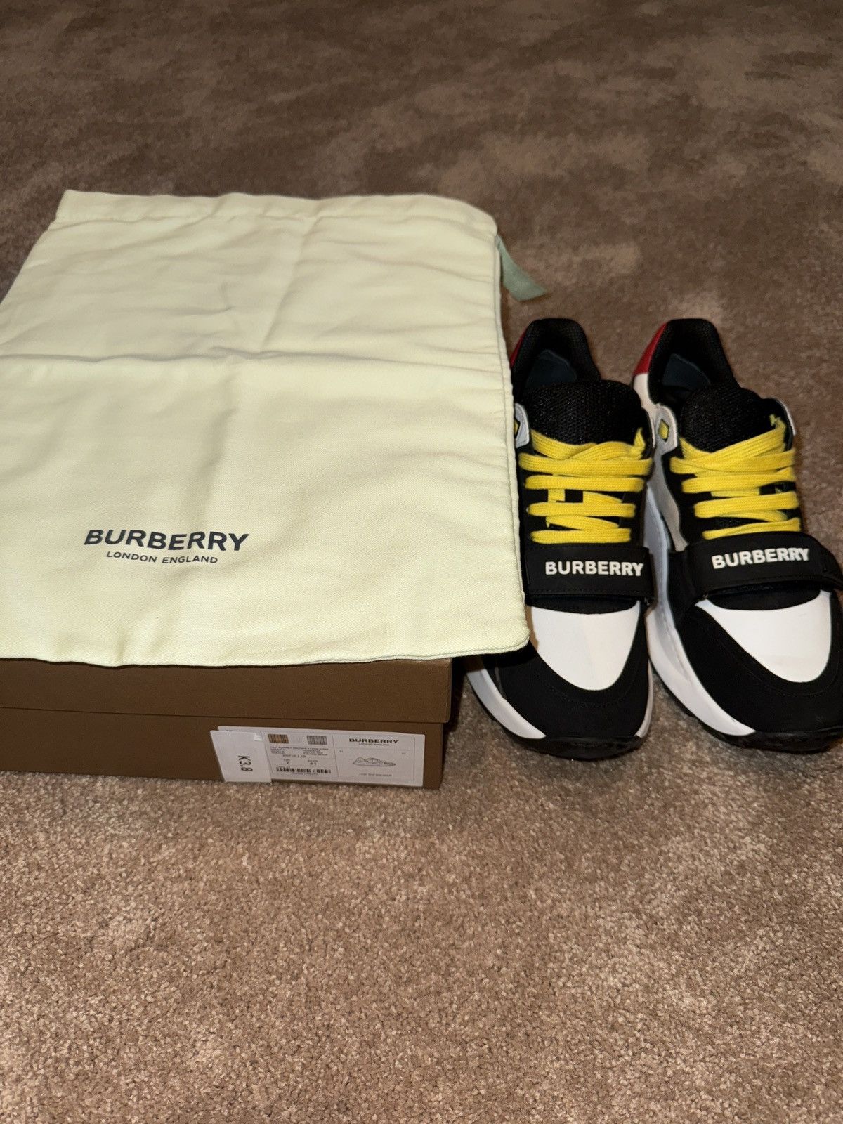 スニーカー Burberry SNEAKER (8081584 B7462) 8081584 B7462 - 海外通販のBUYMA