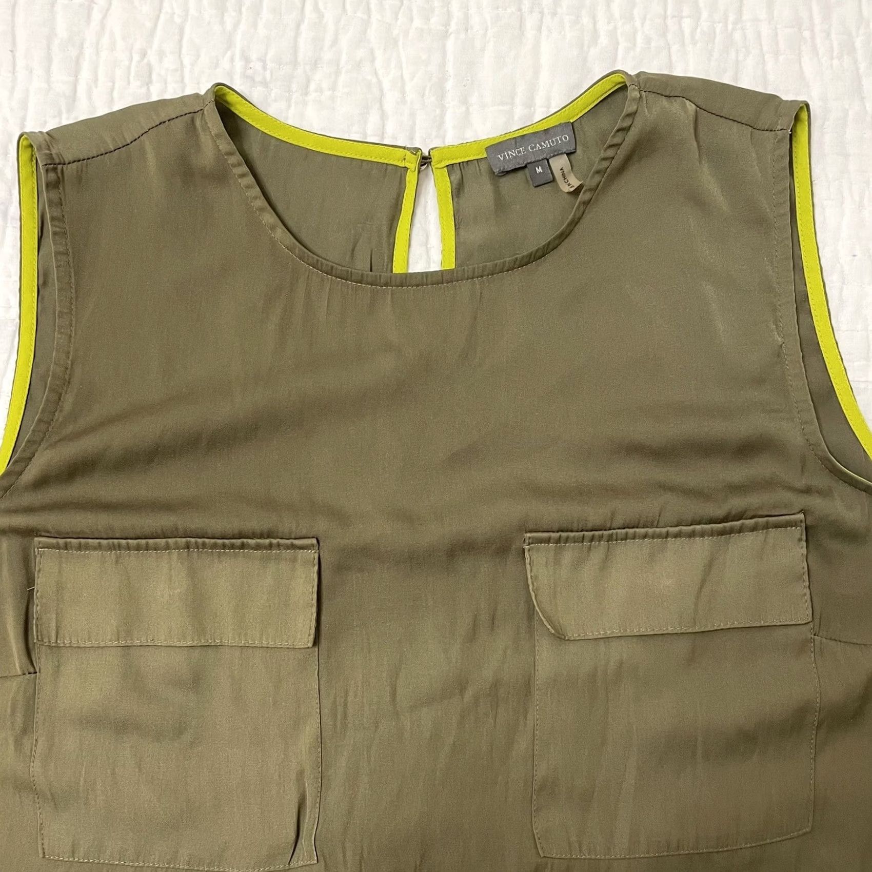 Vince Camuto Vince Camuto Army Green Pocket Front Satin Blouse Cropped Keyhole Sz:M Sleeveless Women’s Regular Size Tee Shirt Top Shirt? Size M / US 6-8 / IT 42-44 - 2 Thumbnail