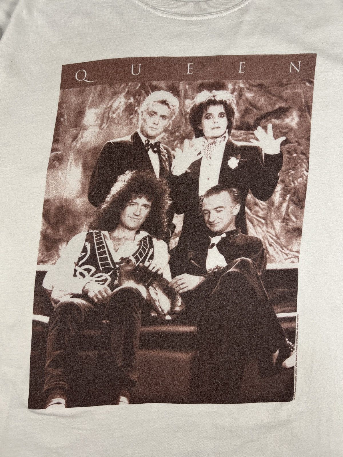 Band Tees Vintage Y2K Queen Band Promo Logo T Shirt Mens XL White Size US XL / EU 56 / 4 - 4 Thumbnail