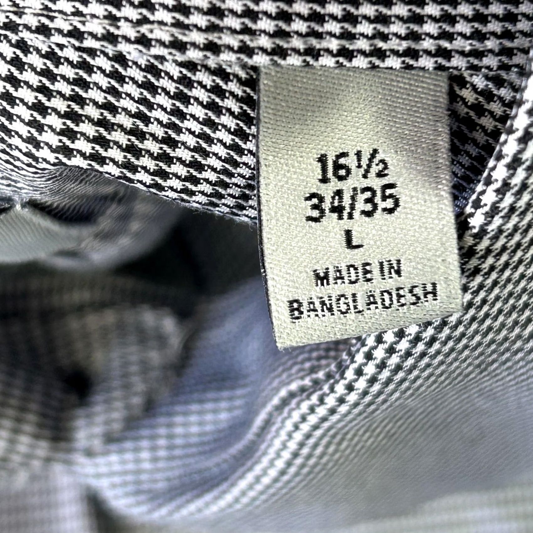 Kenneth Cole Reaction Kenneth Cole Dress Shirt Mens 16.5 34/35 Black Houndstooth Slim Dress Shirt Mens Slim 100% Cotton Long Sleeve Button Front Collared Size 46R - 6 Thumbnail