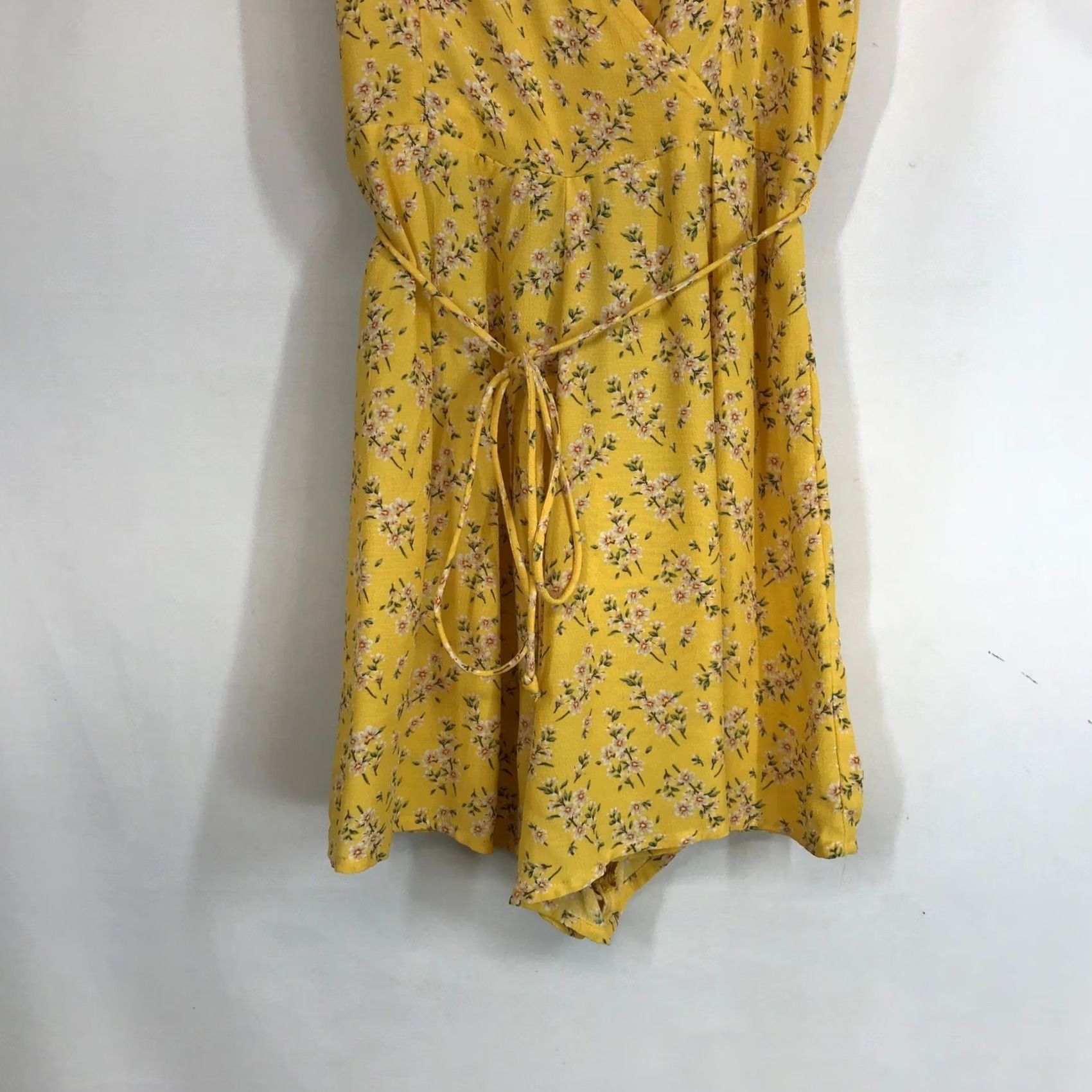 Vintage VINTAGE? No. American Eagle yellow floral puff sleeve wrap romper playsuit Size 32" / US 10 / IT 46 - 3 Thumbnail
