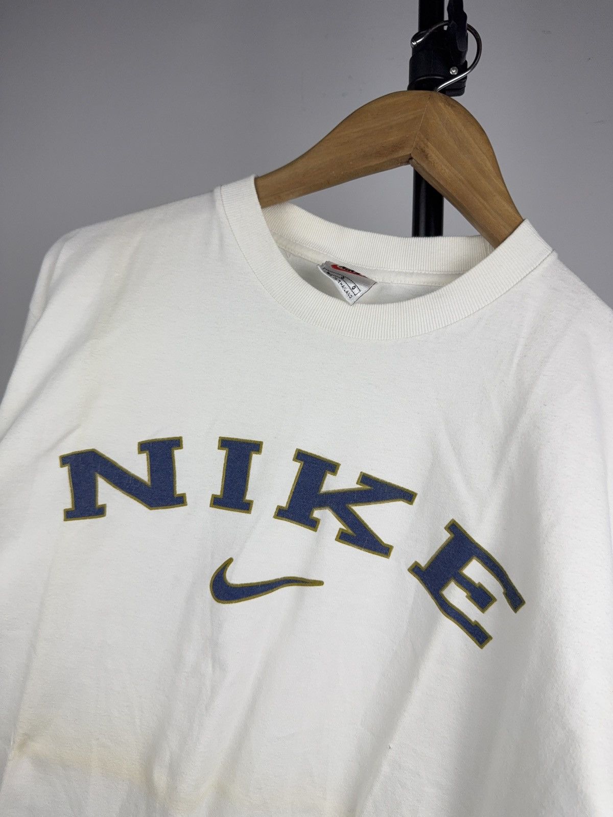 Nike Vintage 90s Retro Nike Big Logo Swoosh T-Shirt White 90s Size US L / EU 52-54 / 3 - 6 Thumbnail