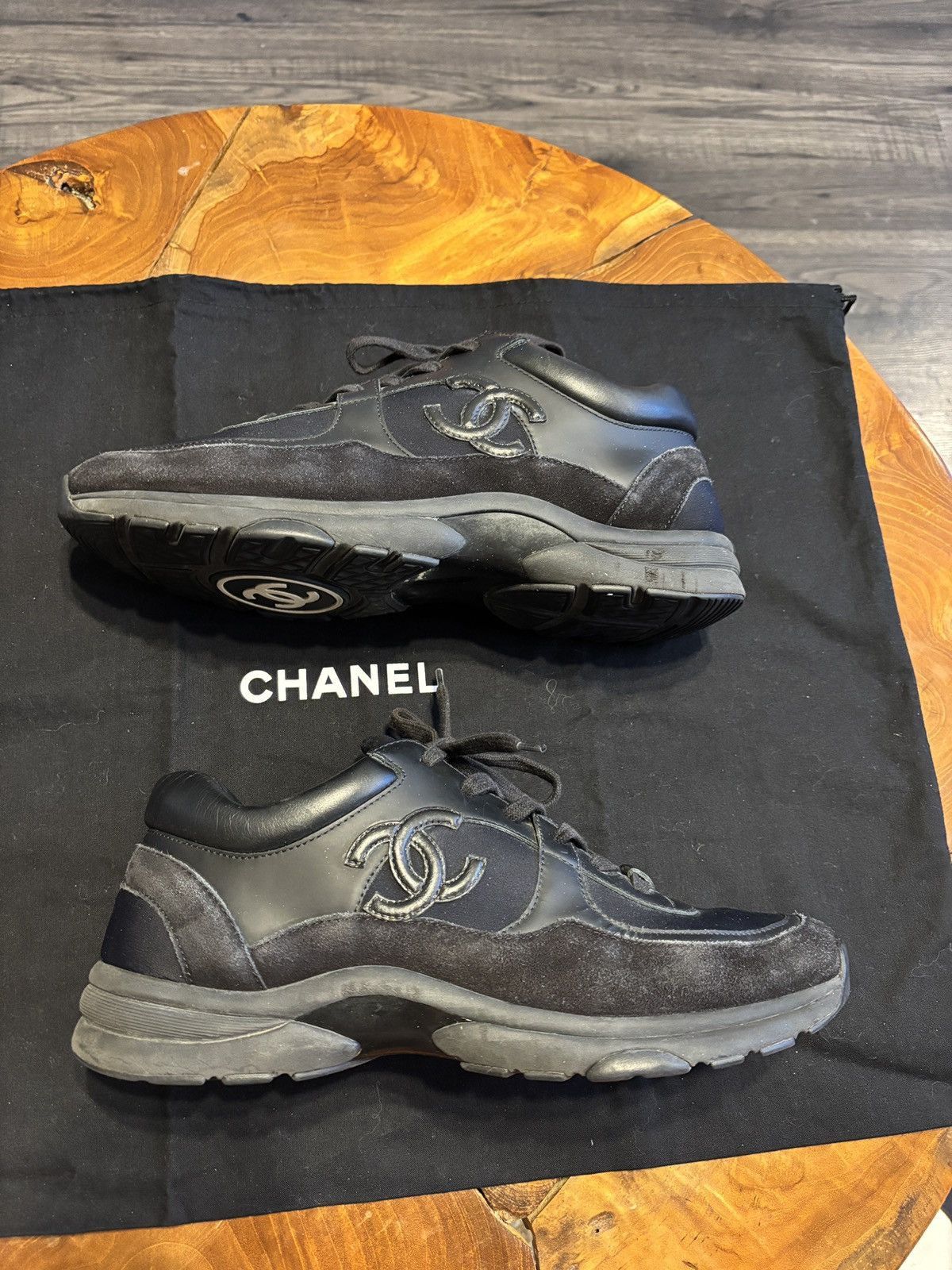 Chanel Chanel CC logo suede leather sneakers Size US 9 / EU 42 - 1 Thumbnail