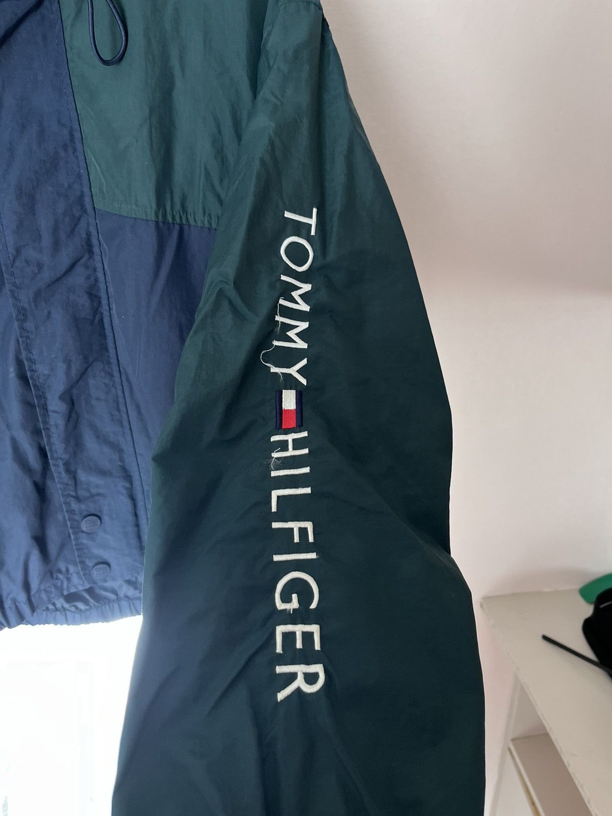 Tommy Hilfiger Vintage Tommy Hilfiger Windbreaker Jacket Size US M / EU 48-50 / 2 - 5 Thumbnail
