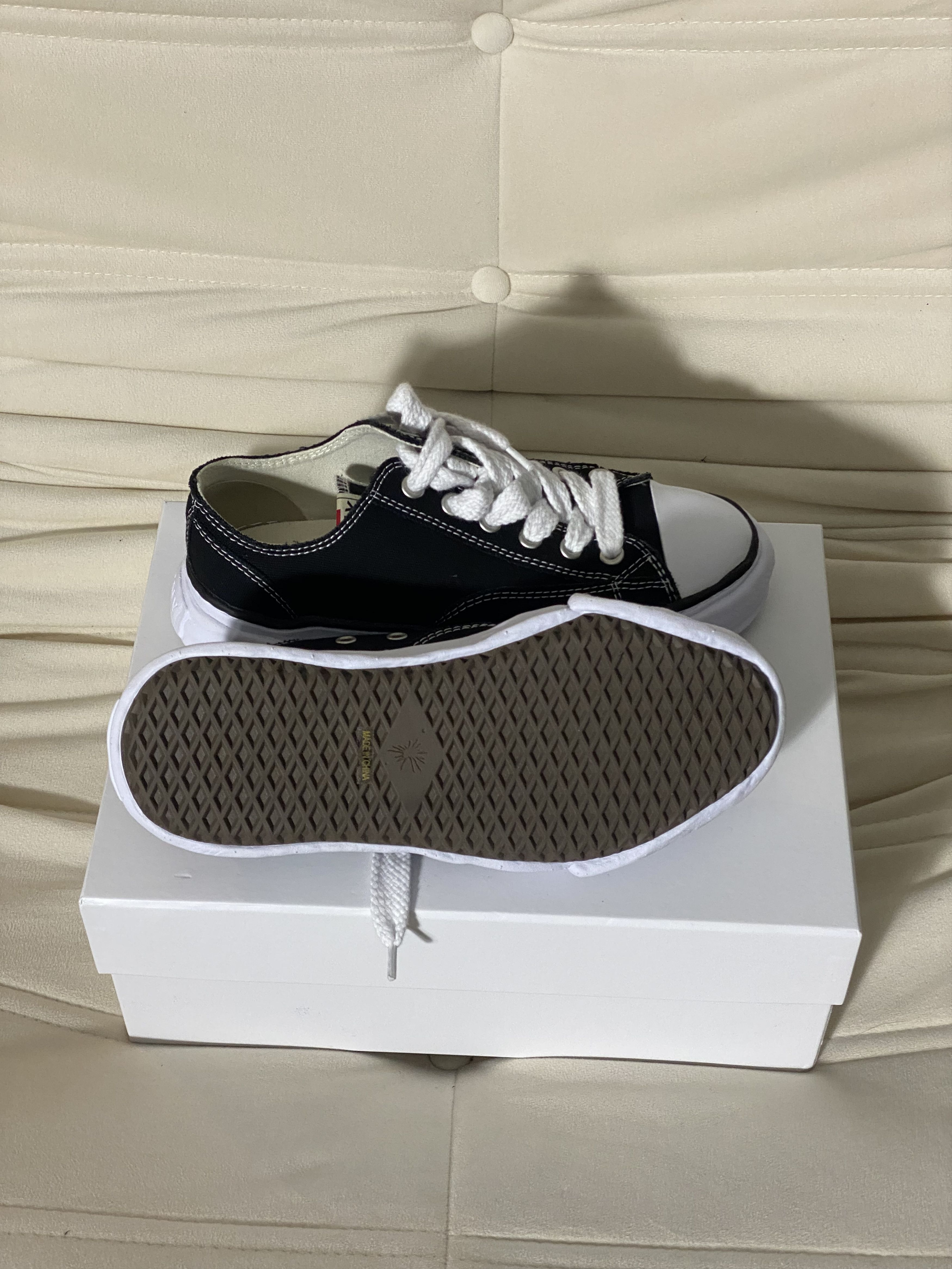 Maison MIHARA YASUHIRO Mihara Yasuhiro Peterson low black 41 og Size US 9 / EU 42 - 2 Thumbnail